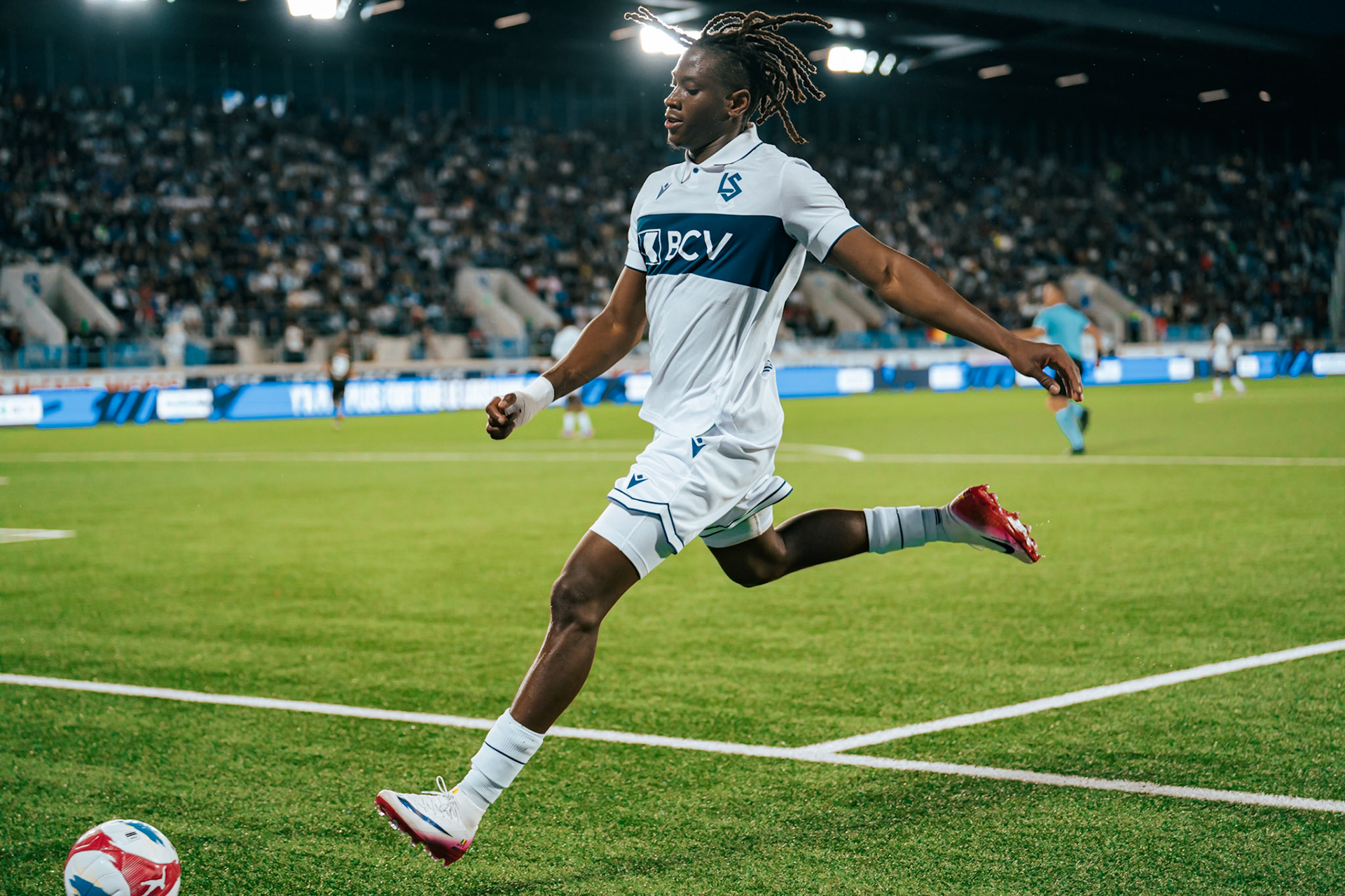 Match aller du tour de barrage de l’UEFA Europa Conference League 2025/26 opposant Lausanne-Sport et le Beşiktaş JK au Stade de la Tuilière. (Christian António/LibsVisuals.com)
