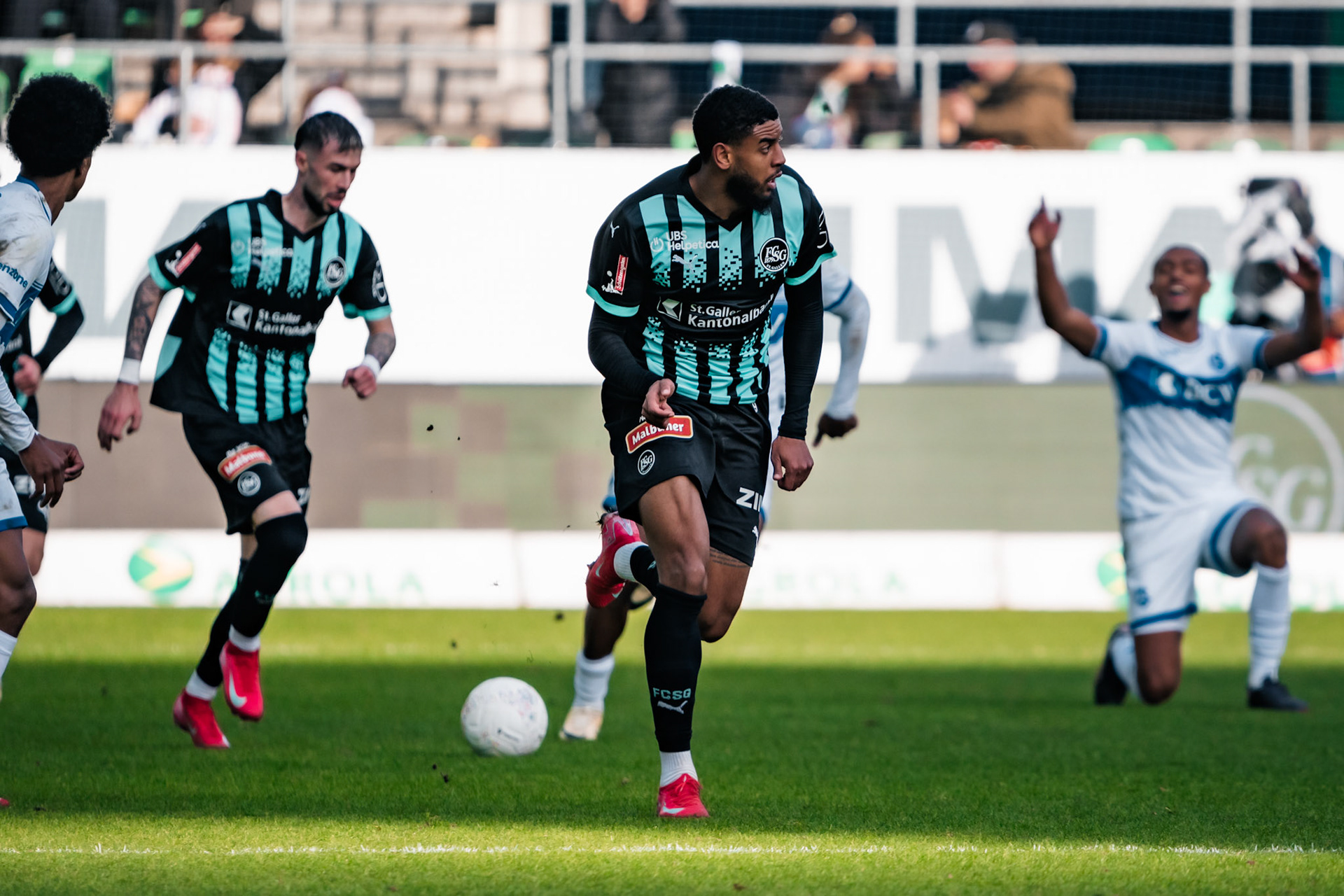 FC Saint-Gall 1879 et Lausanne-Sport FC au Kybunpark. (Christian António/LibsVisuals.com)