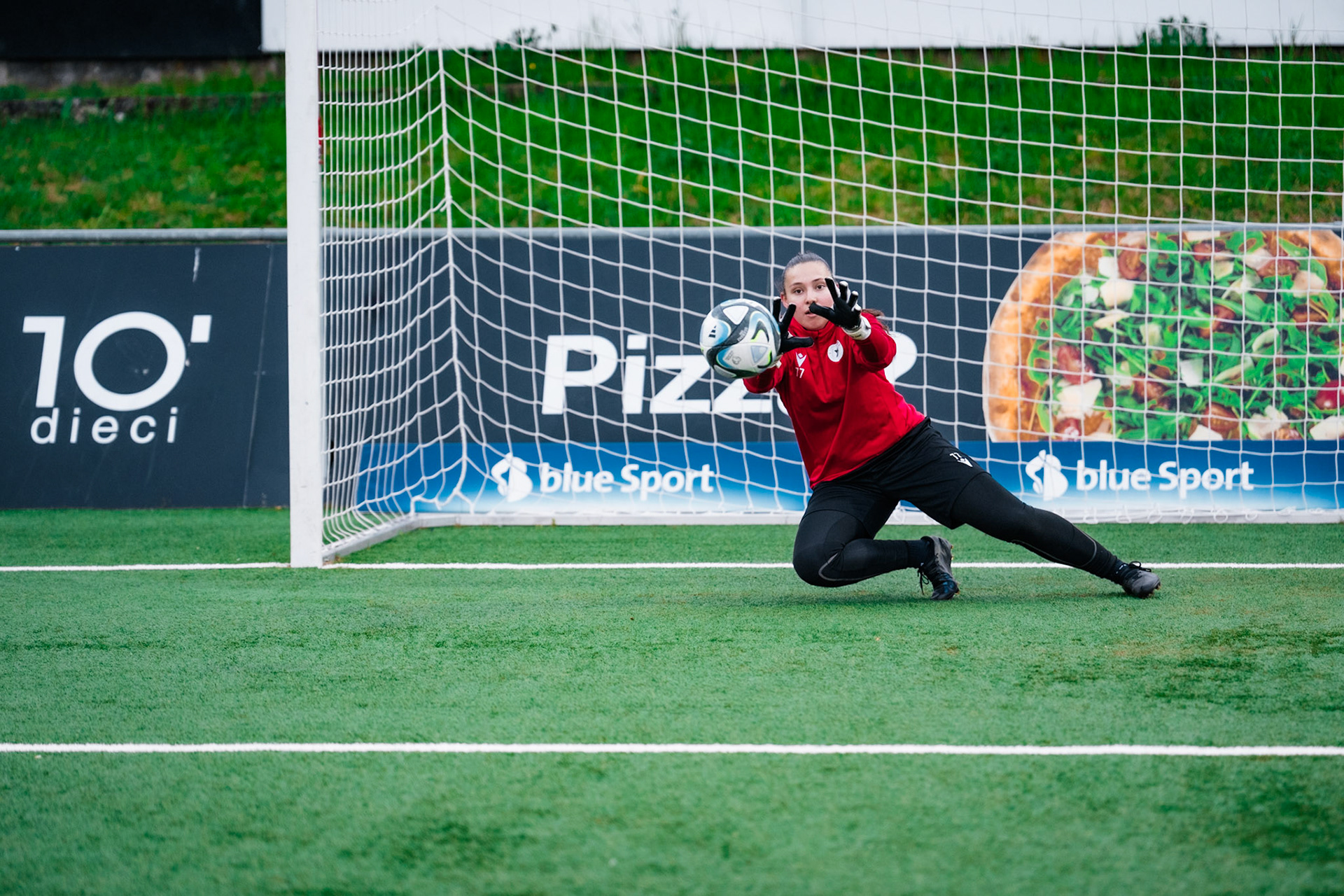 Etoile Carouge FC et Yverdon Sport FC au  Stade de la Fontenette (Christian António/LibsVisuals.com)