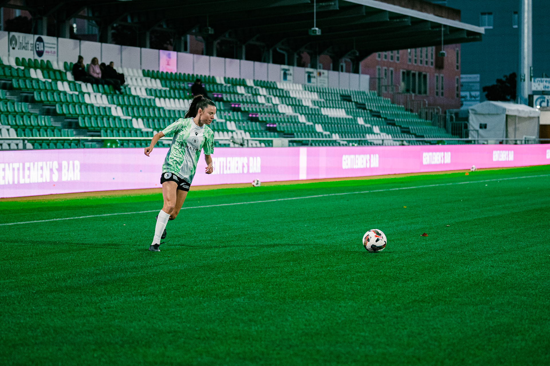 Match championnat LNB féminine opposant Yverdon Sport FC et FC Oerlikon/Polizei ZH 1 au Stade Municipal. (Christian António/LibsVisuals.com)