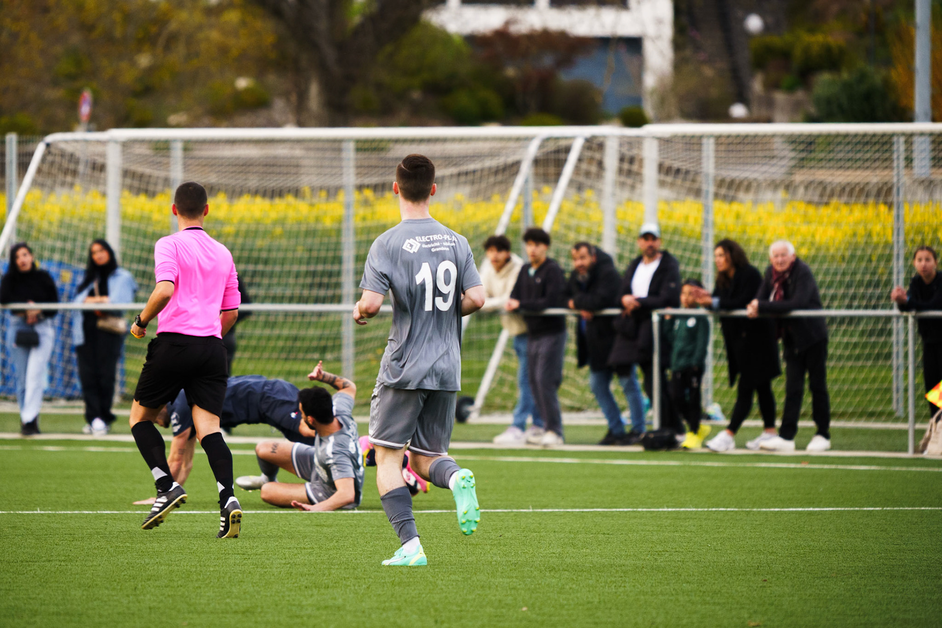 Match 2ème Ligue FC Champagne - FC Grandson-Tuileries au Terrain de Sport de Derrière-Ville à Champagne