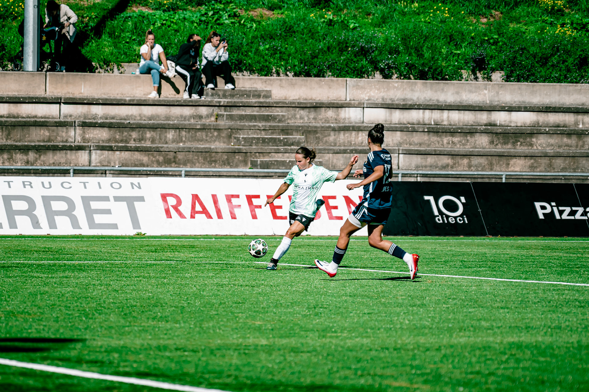 Match de championnat LNB (féminine) opposant l’Etoile Carouge FC à Yverdon Sport FC au Stade de la Fontenette à Carouge. (Christian António/LibsVisuals.com)