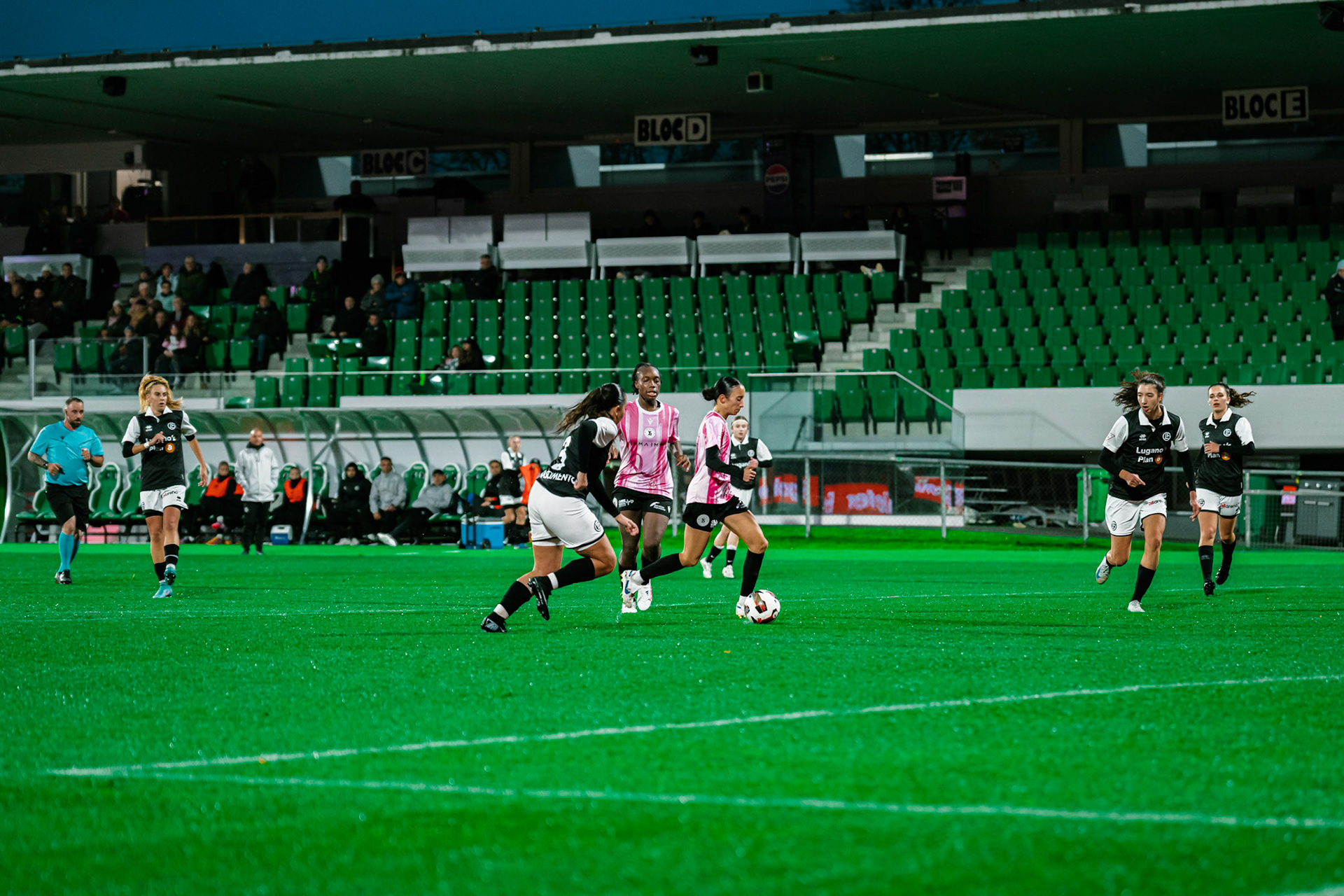 Match de championnat LNB féminine opposant Yverdon Sport FC et le FC Lugano au Stade Municipal, Yverdon-les-Bains. (Christian António / LibsVisuals.com)