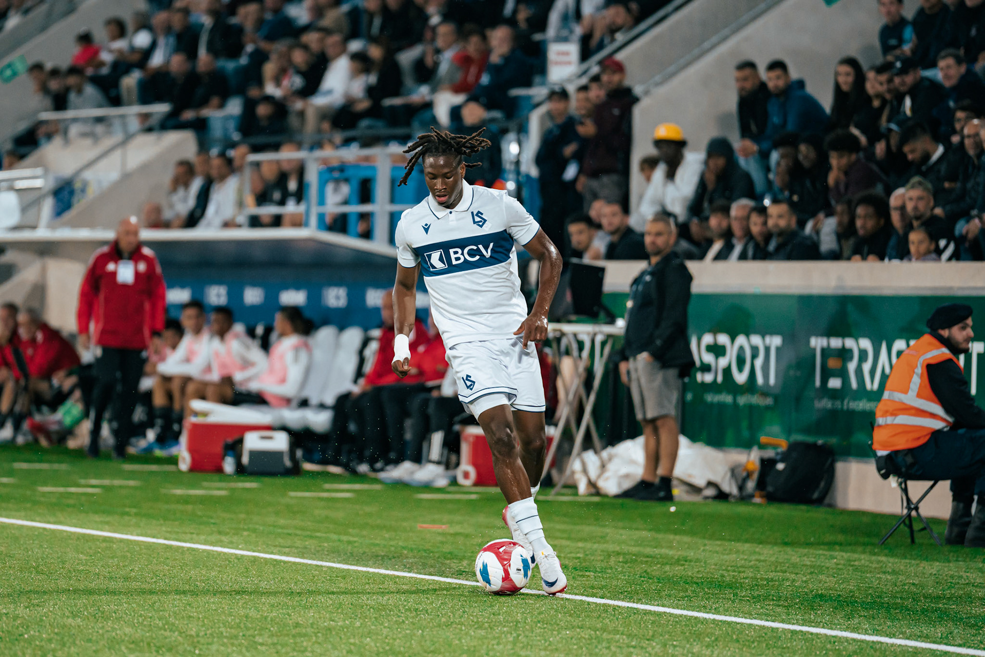 Match aller du tour de barrage de l’UEFA Europa Conference League 2025/26 opposant Lausanne-Sport et le Beşiktaş JK au Stade de la Tuilière. (Christian António/LibsVisuals.com)