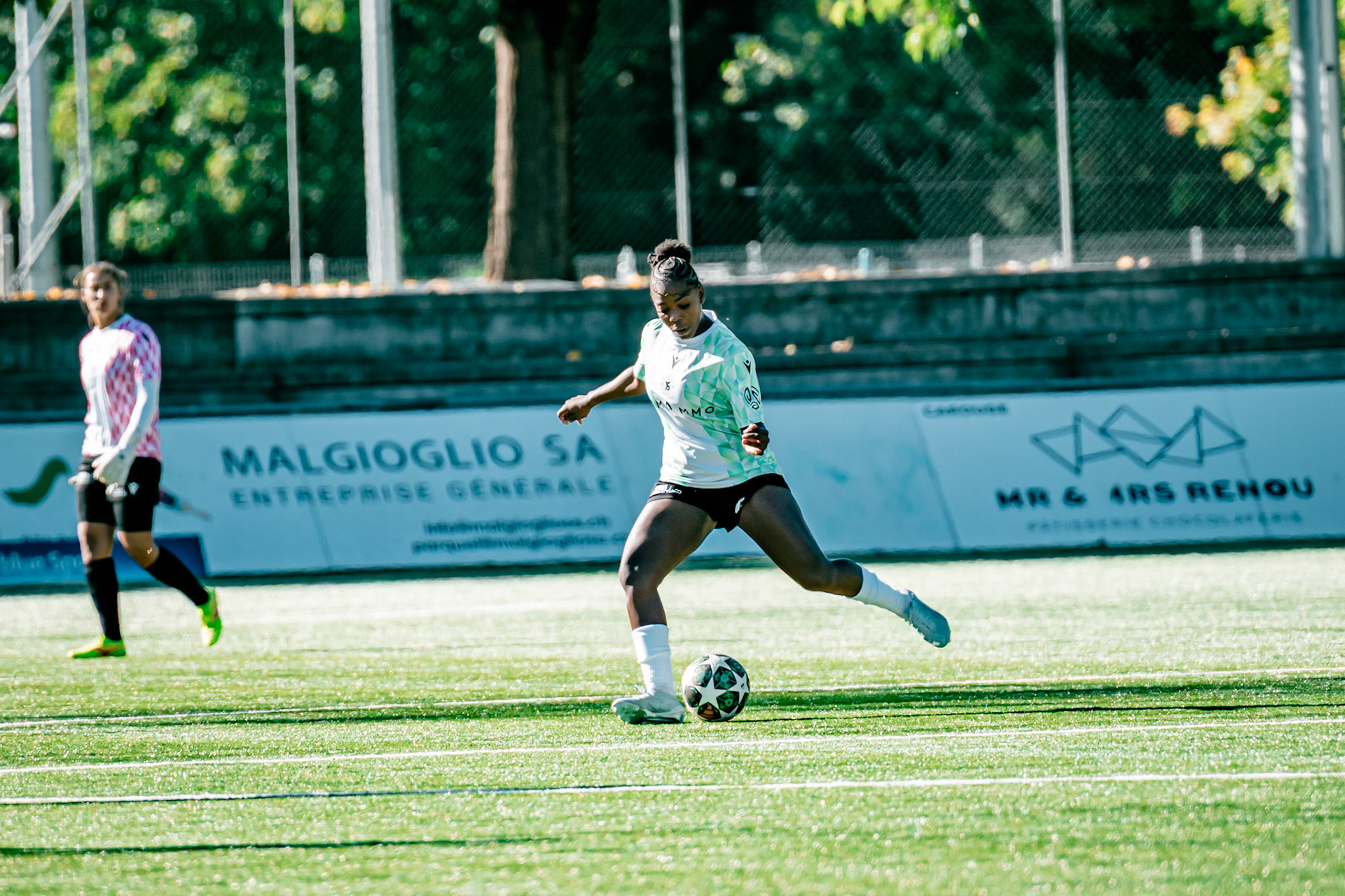 Match de championnat LNB (féminine) opposant l’Etoile Carouge FC à Yverdon Sport FC au Stade de la Fontenette à Carouge. (Christian António/LibsVisuals.com)