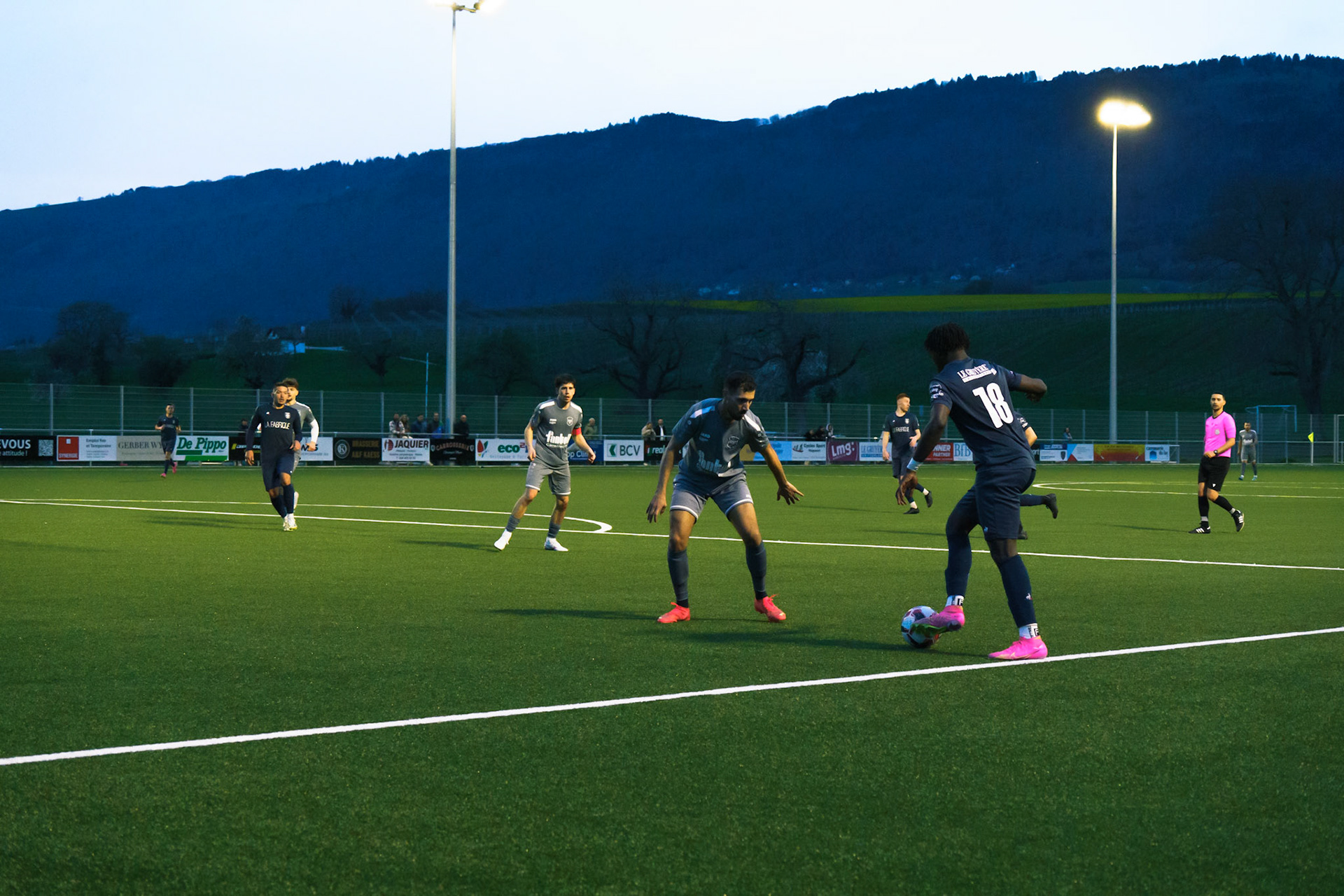 Match 2ème Ligue FC Champagne - FC Grandson-Tuileries au Terrain de Sport de Derrière-Ville à Champagne