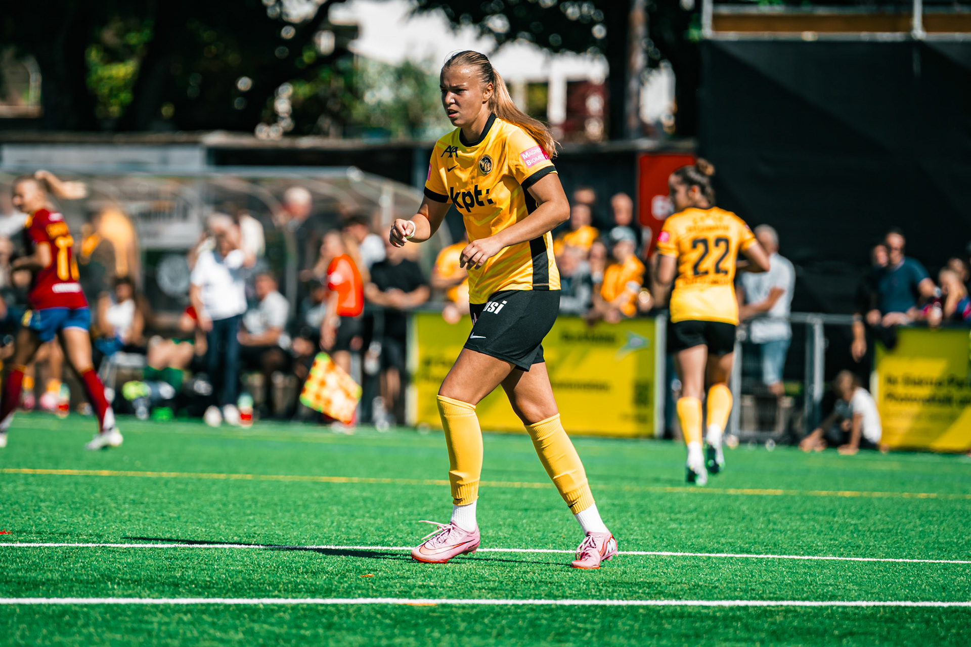 Match de l’AXA Women’s Super League opposant BSC YB Frauen et Servette FC Chênois Féminin au Spitalacker (Kunstrasenfeld), Bern. (Christian António/LibsVisuals.com)