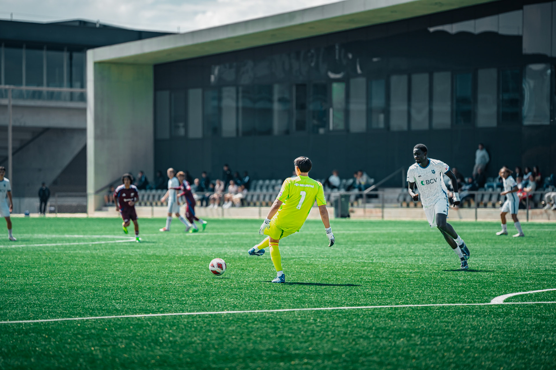 FC Lausanne-Sport M-17 et Servette FC M-17 au Centre sportif+ Stade de la Tuilière. (Christian António/LibsVisuals.com)