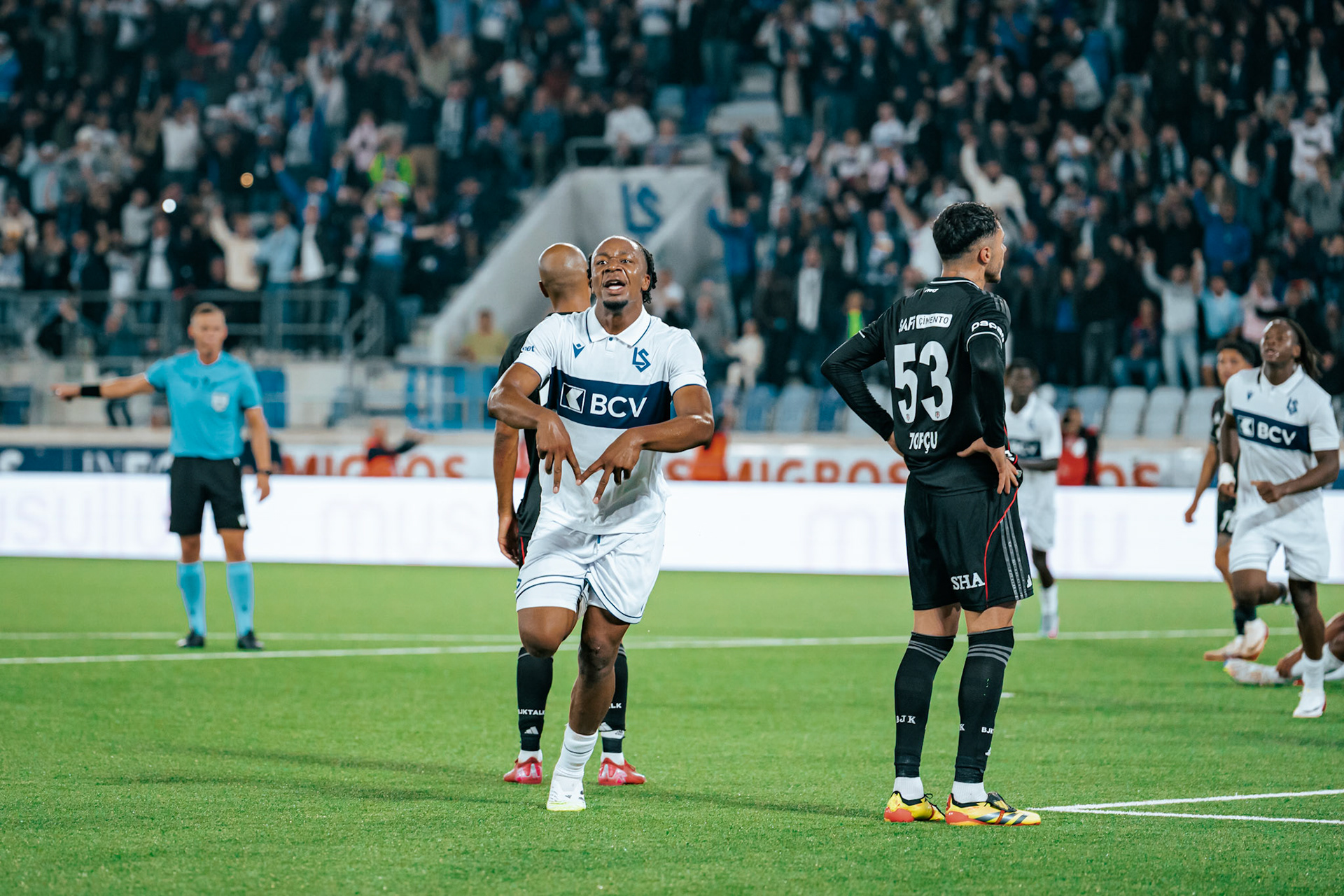 Match aller du tour de barrage de l’UEFA Europa Conference League 2025/26 opposant Lausanne-Sport et le Beşiktaş JK au Stade de la Tuilière. (Christian António/LibsVisuals.com)