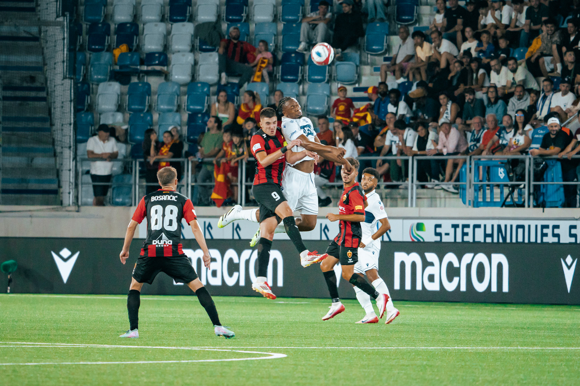 Lausanne-Sport - Vardar Skopje au Stade de la Tuilière. (Christian António/LibsVisuals.com)
