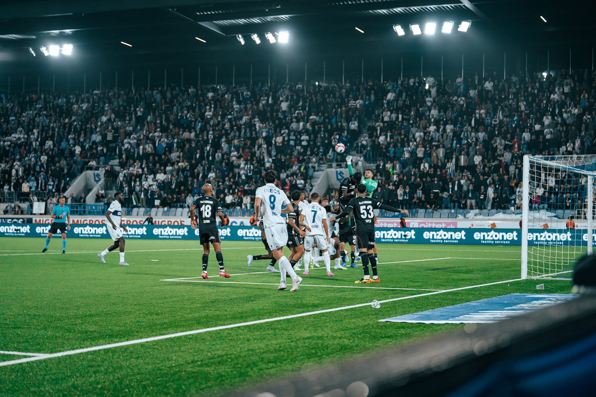 Match aller du tour de barrage de l’UEFA Europa Conference League 2025/26 opposant Lausanne-Sport et le Beşiktaş JK au Stade de la Tuilière. (Christian António/LibsVisuals.com)
