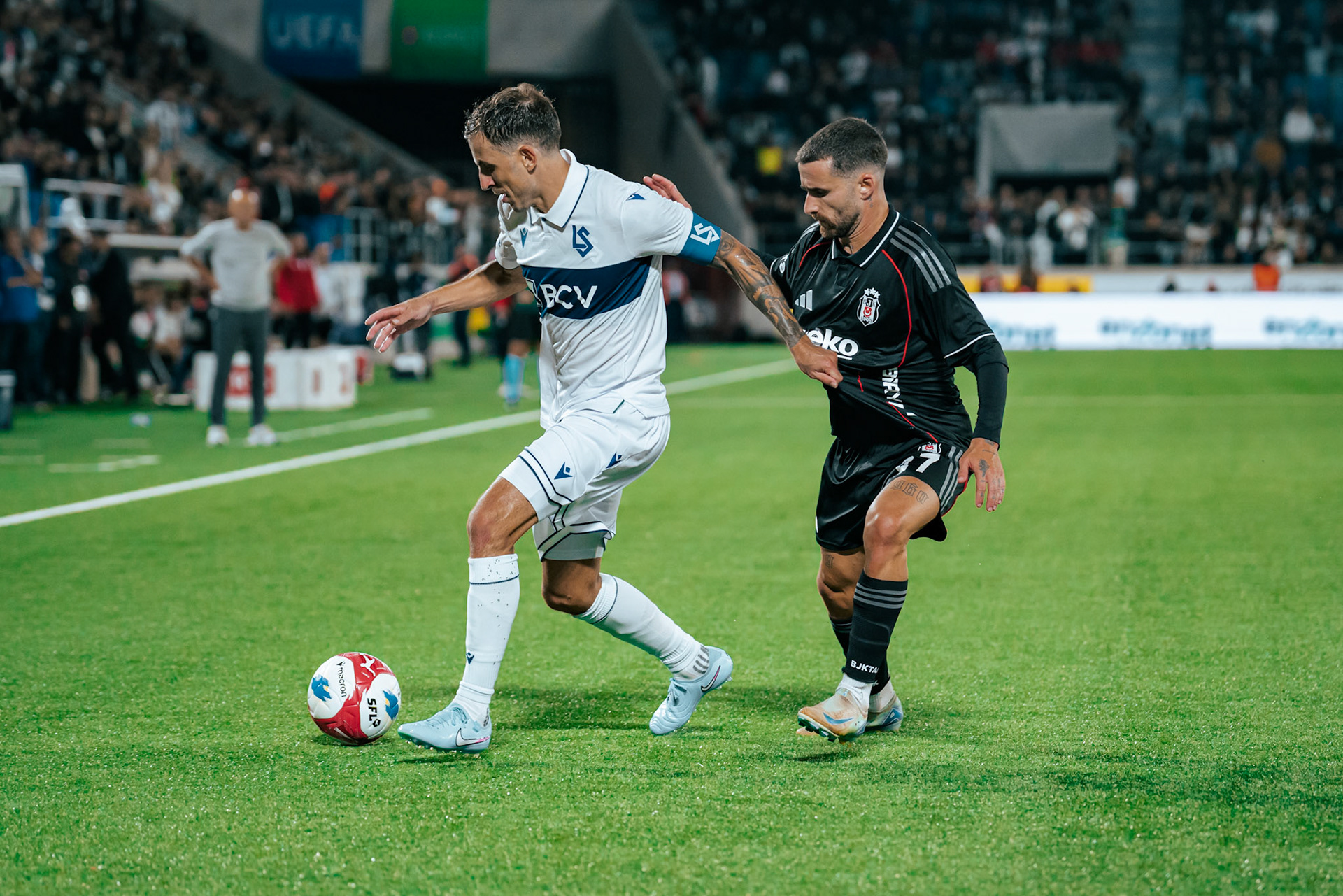 Match aller du tour de barrage de l’UEFA Europa Conference League 2025/26 opposant Lausanne-Sport et le Beşiktaş JK au Stade de la Tuilière. (Christian António/LibsVisuals.com)