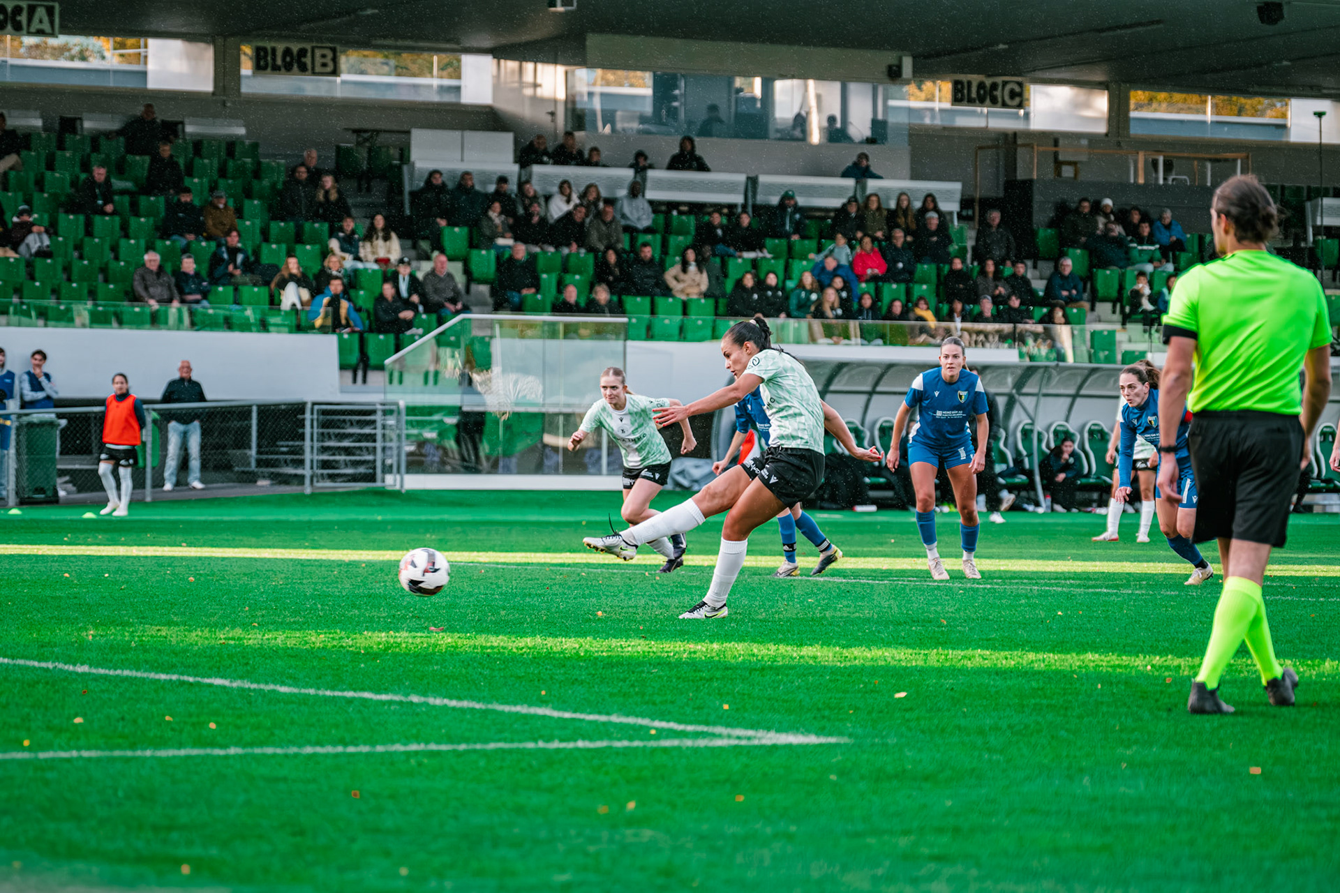 Match championnat LNB féminine opposant Yverdon Sport FC et FC Oerlikon/Polizei ZH 1 au Stade Municipal. (Christian António/LibsVisuals.com)