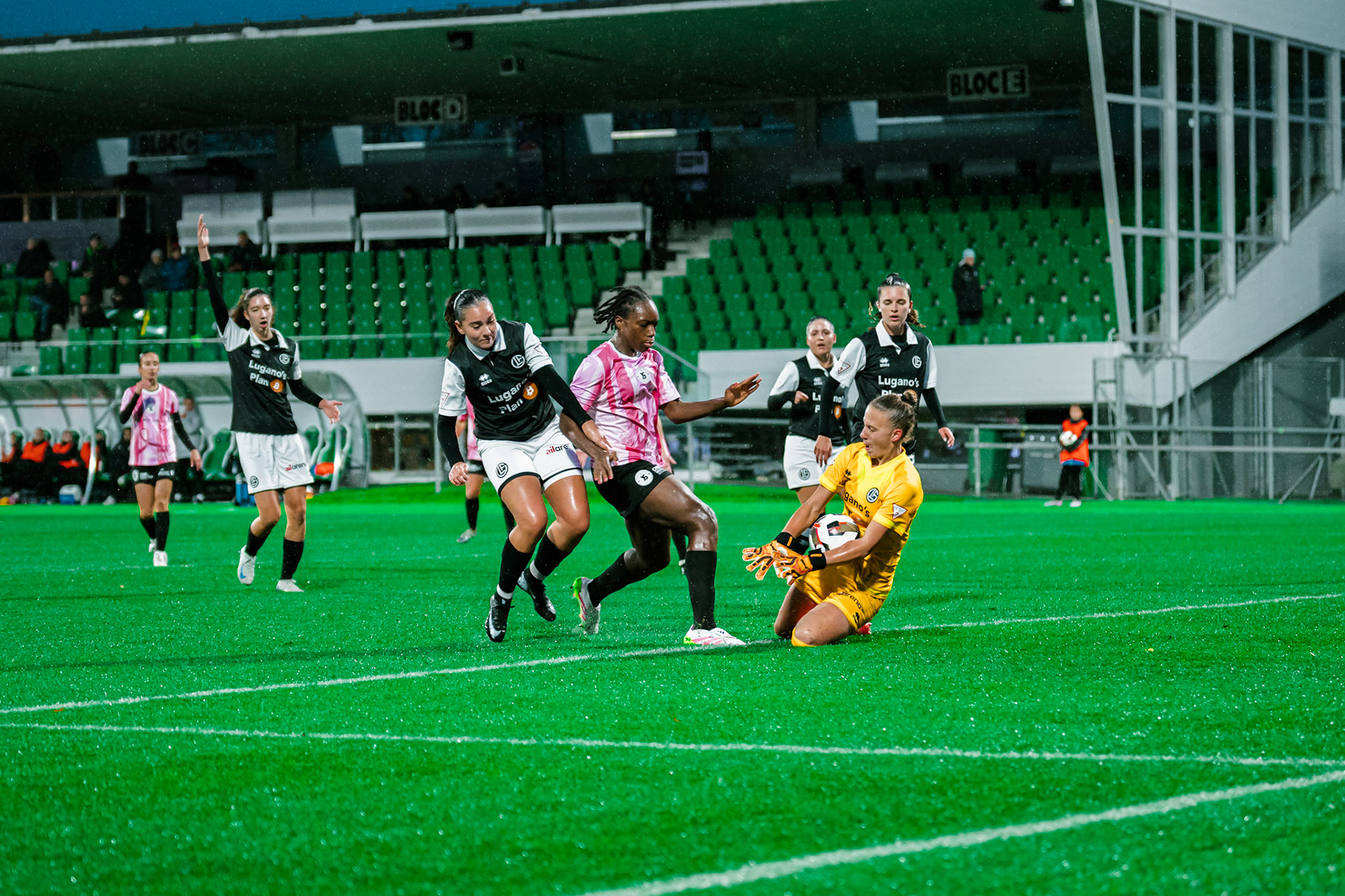 Match de championnat LNB féminine opposant Yverdon Sport FC et le FC Lugano au Stade Municipal, Yverdon-les-Bains. (Christian António / LibsVisuals.com)