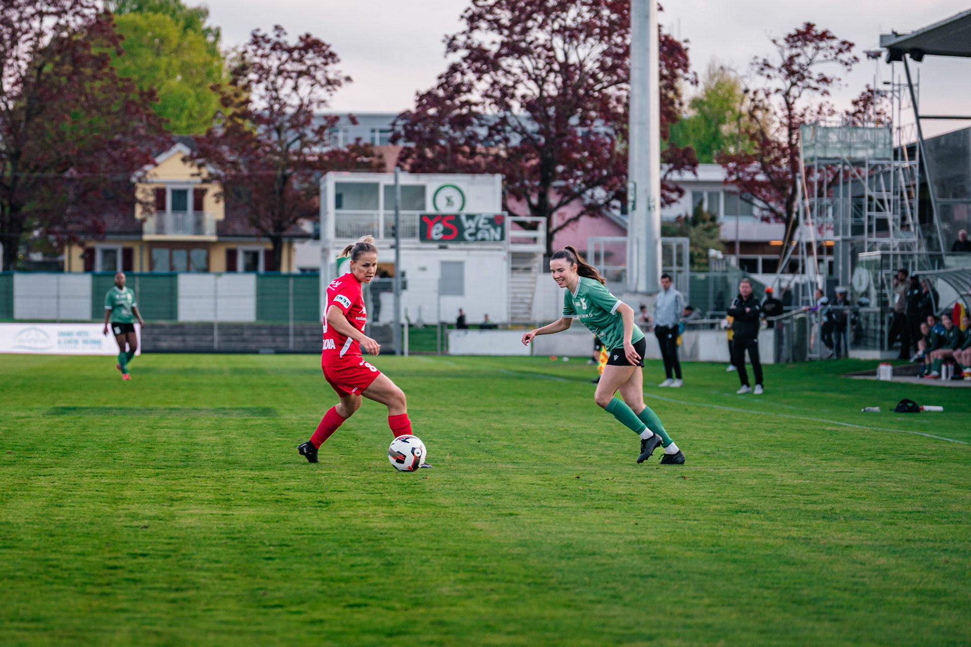 Yverdon Sport FC et Frauenteam Thun Berner-Oberland au Stade Municipal. (Christian António/LibsVisuals.com)