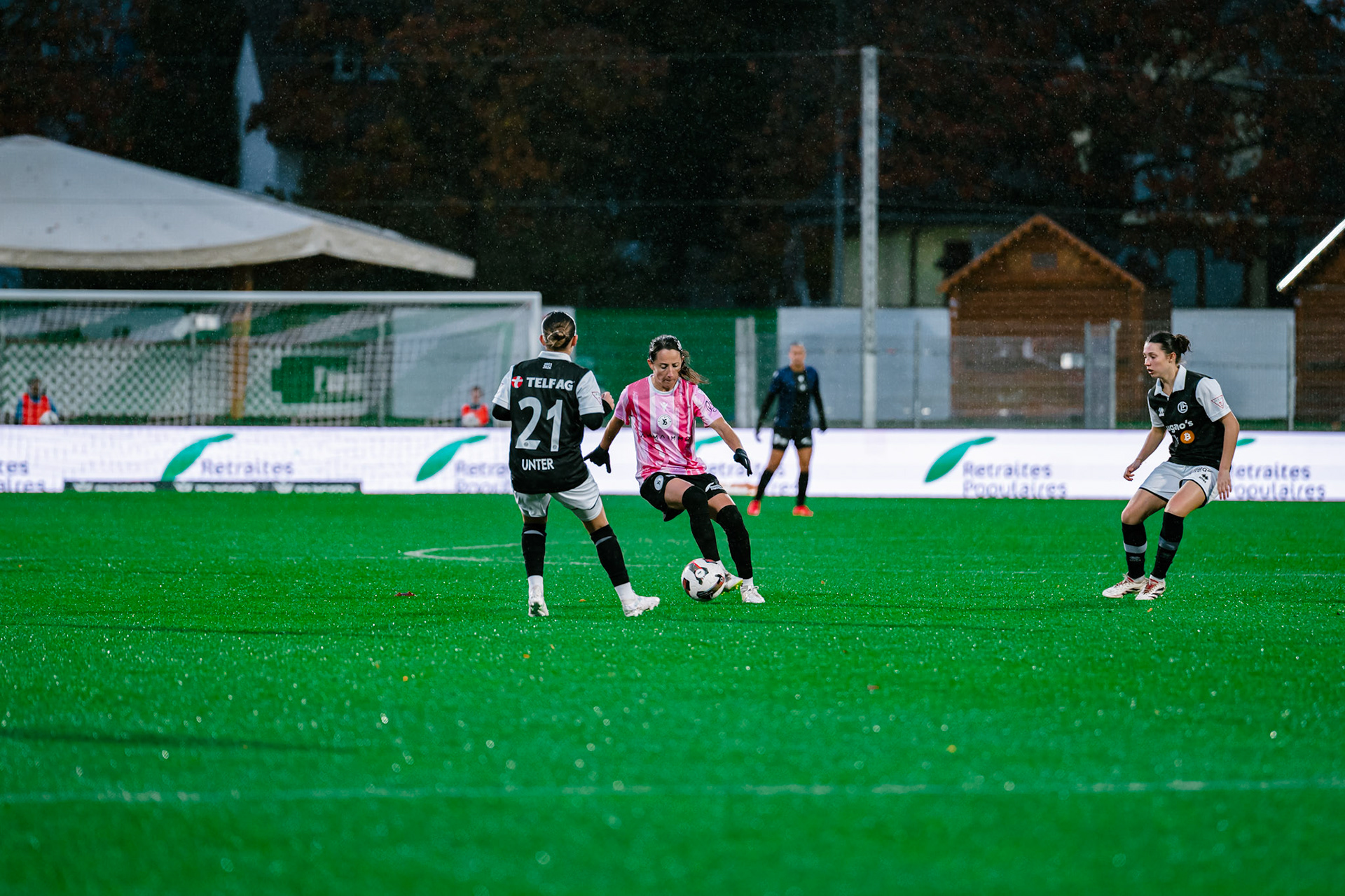 Match de championnat LNB féminine opposant Yverdon Sport FC et le FC Lugano au Stade Municipal, Yverdon-les-Bains. (Christian António / LibsVisuals.com)