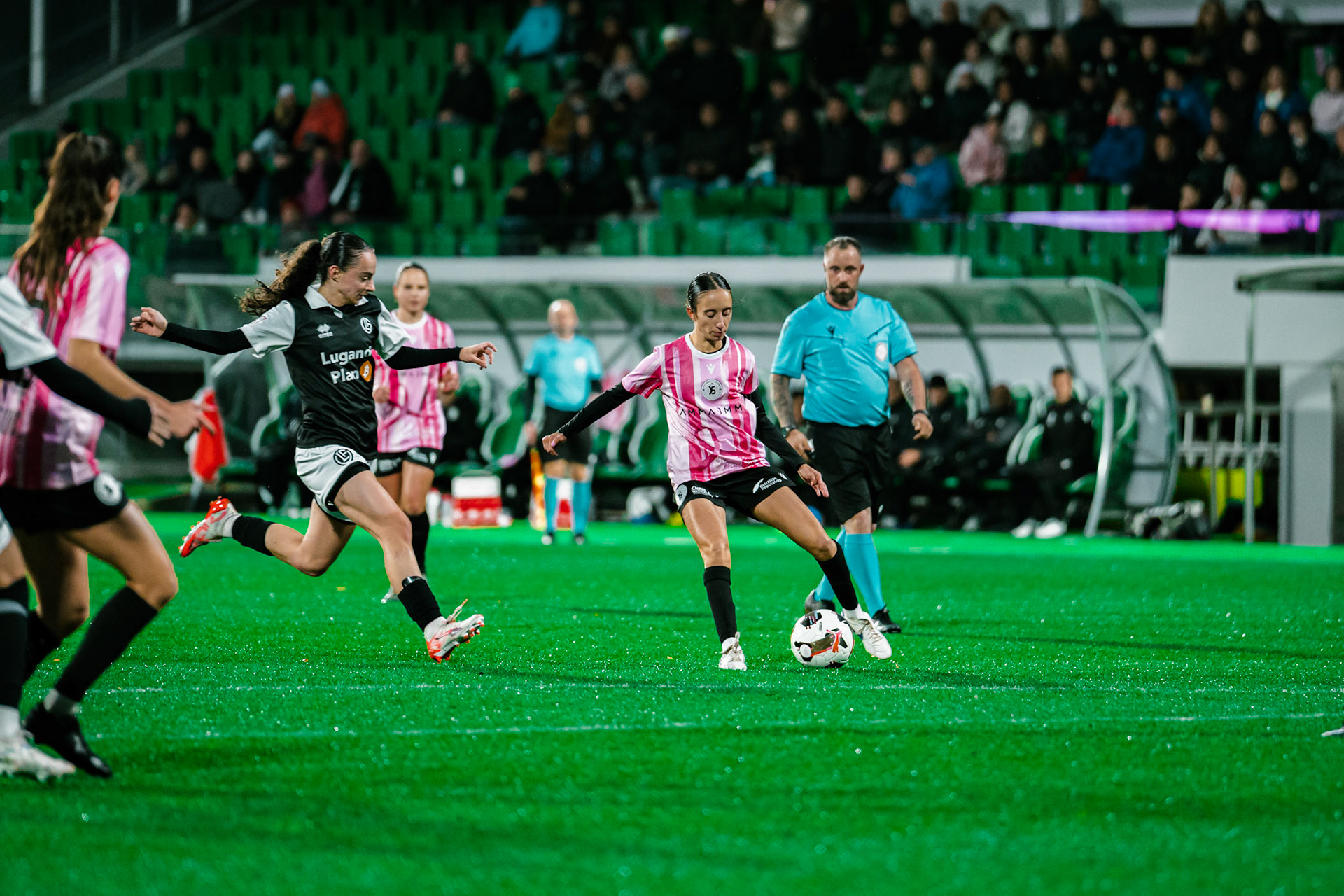 Match de championnat LNB féminine opposant Yverdon Sport FC et le FC Lugano au Stade Municipal, Yverdon-les-Bains. (Christian António / LibsVisuals.com)