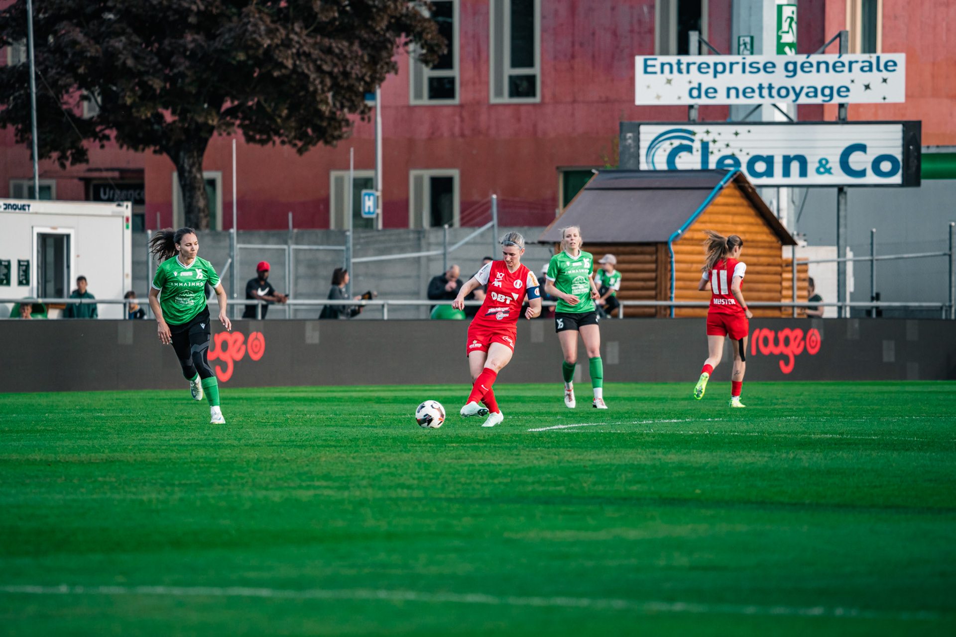 Yverdon Sport FC et FC Rapperswil-Jona au Stade Municipal. (Christian António/LibsVisuals.com)