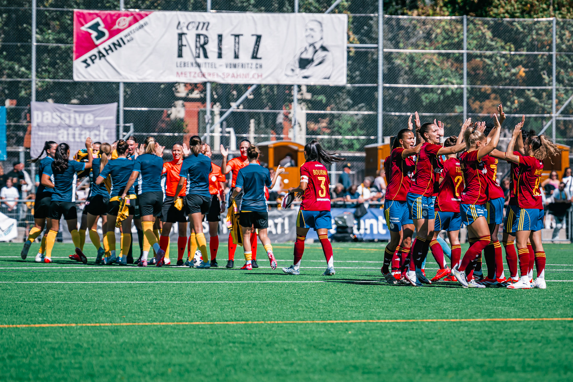 Match de l’AXA Women’s Super League opposant BSC YB Frauen et Servette FC Chênois Féminin au Spitalacker (Kunstrasenfeld), Bern. (Christian António/LibsVisuals.com)