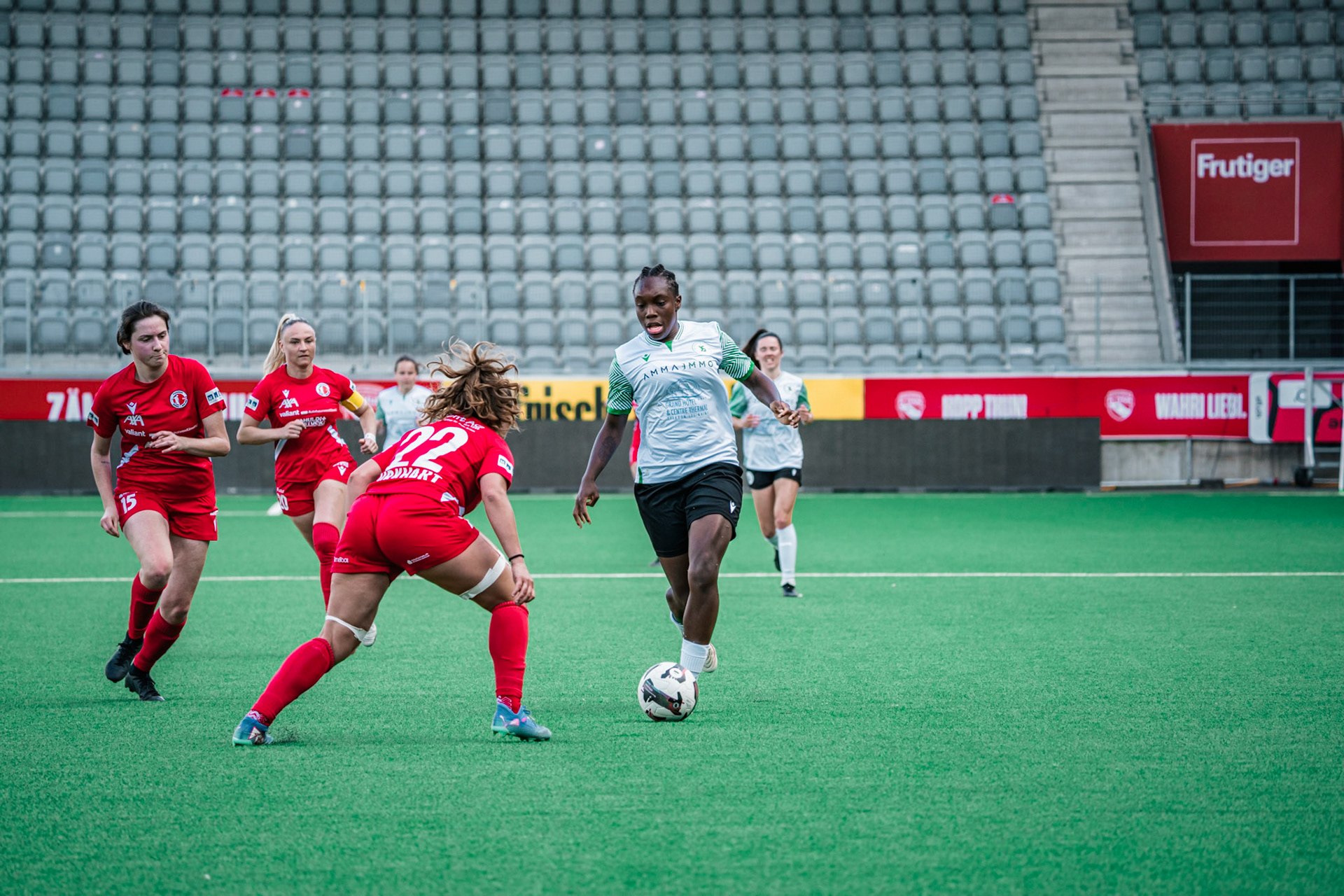 Frauenteam Thun Berner-Oberland et Yverdon Sport FC à la Stockhorn Arena. (Christian António/LibsVisuals.com)
