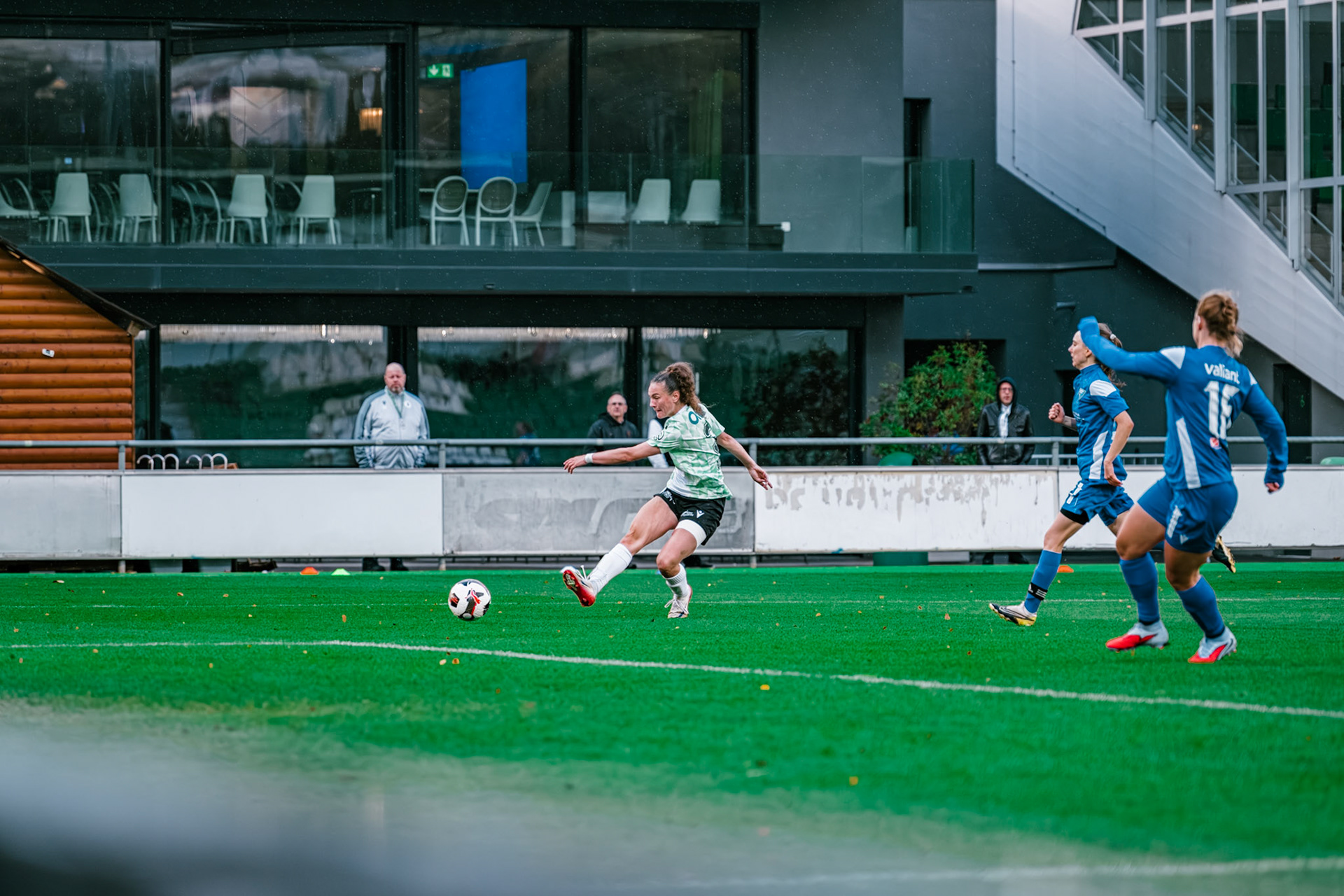 Match championnat LNB féminine opposant Yverdon Sport FC et FC Oerlikon/Polizei ZH 1 au Stade Municipal. (Christian António/LibsVisuals.com)