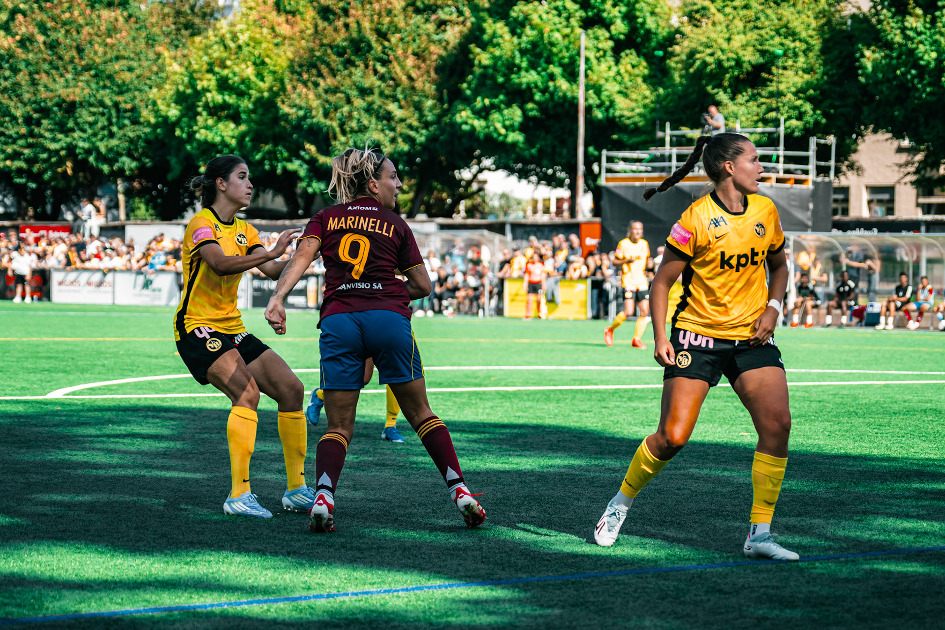 Match de l’AXA Women’s Super League opposant BSC YB Frauen et Servette FC Chênois Féminin au Spitalacker (Kunstrasenfeld), Bern. (Christian António/LibsVisuals.com)