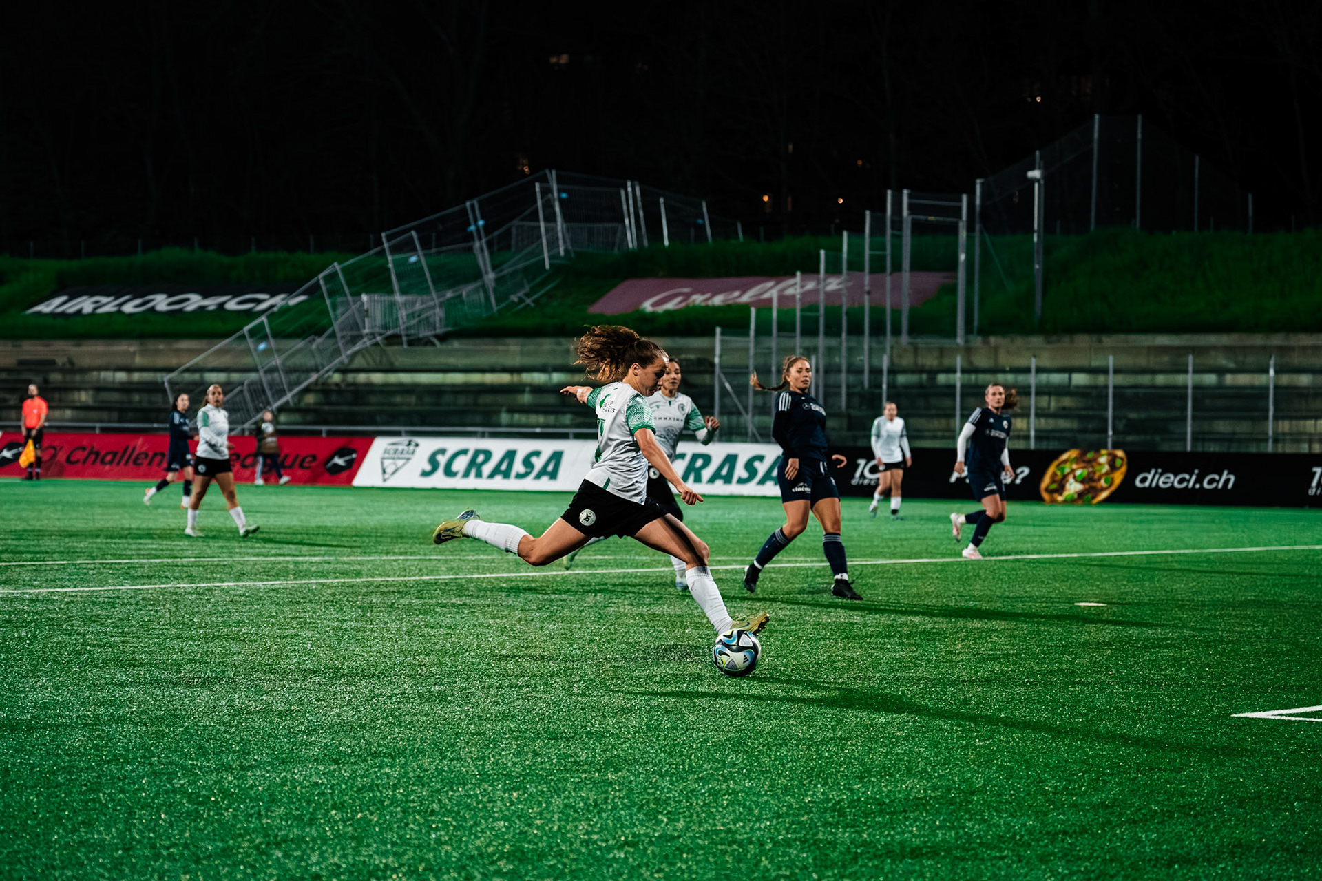 Etoile Carouge FC et Yverdon Sport FC au  Stade de la Fontenette (Christian António/LibsVisuals.com)