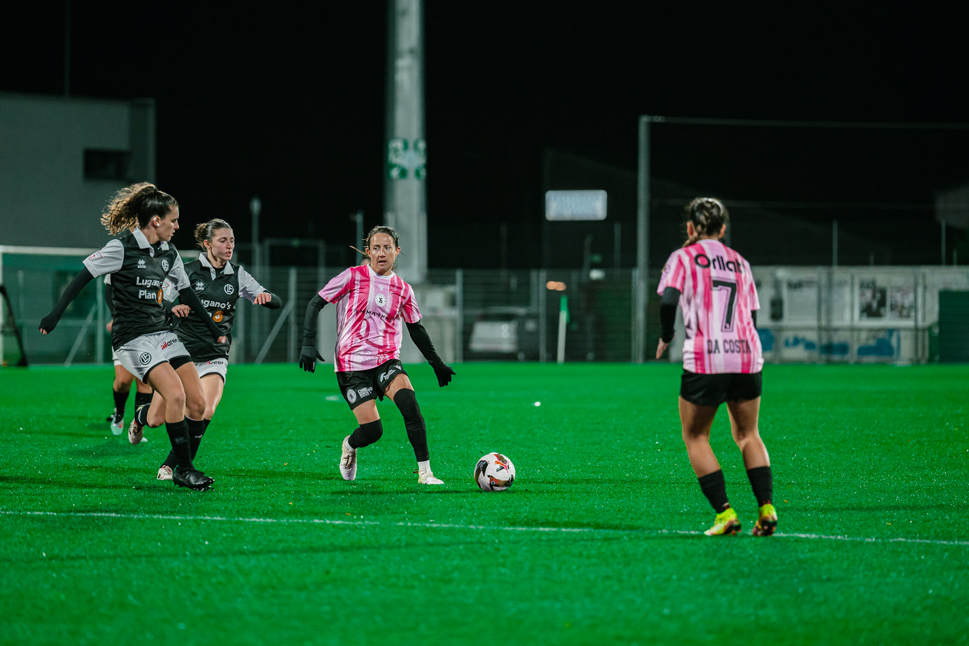 Match de championnat LNB féminine opposant Yverdon Sport FC et le FC Lugano au Stade Municipal, Yverdon-les-Bains. (Christian António / LibsVisuals.com)
