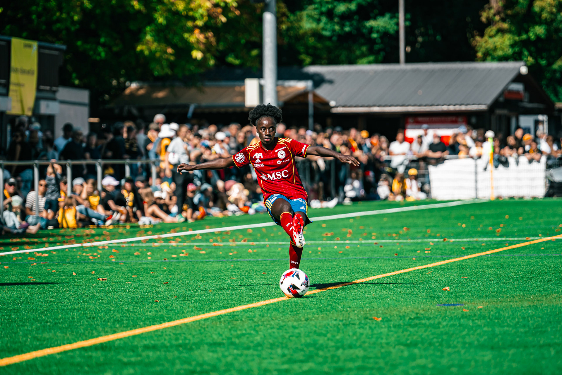 Match de l’AXA Women’s Super League opposant BSC YB Frauen et Servette FC Chênois Féminin au Spitalacker (Kunstrasenfeld), Bern. (Christian António/LibsVisuals.com)