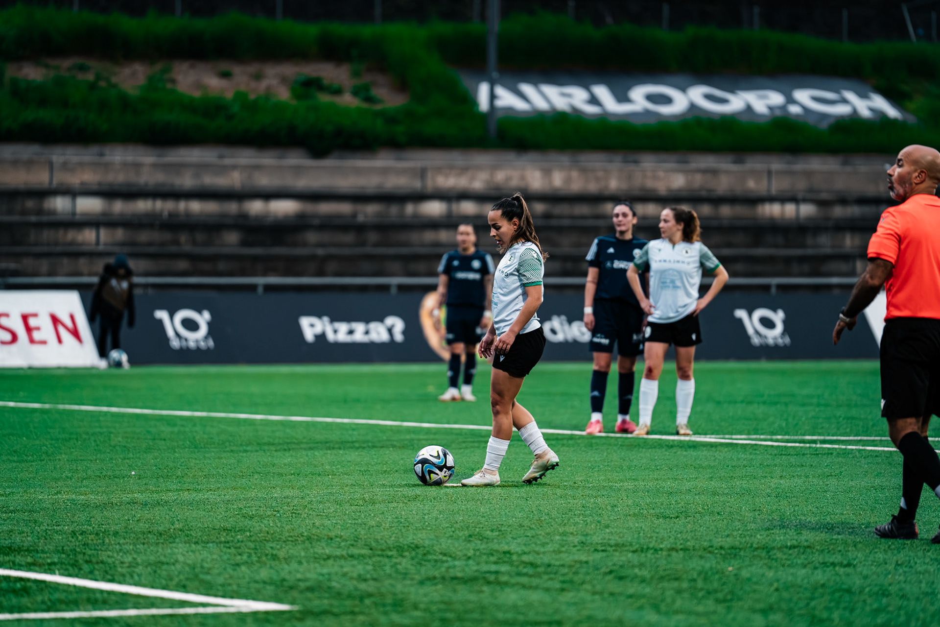Etoile Carouge FC et Yverdon Sport FC au  Stade de la Fontenette (Christian António/LibsVisuals.com)