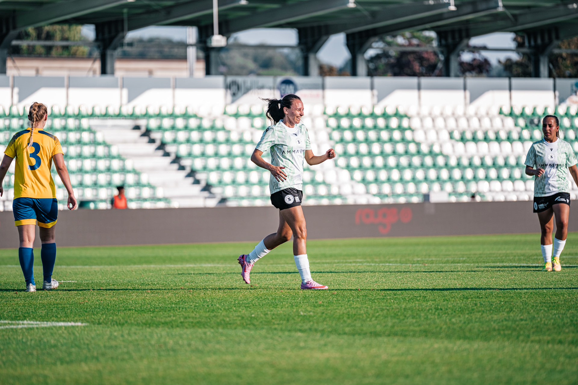 Match championnat opposant Yverdon Sport – FC Wädenswil au Stade Municipal. (Christian António/LibsVisuals.com)