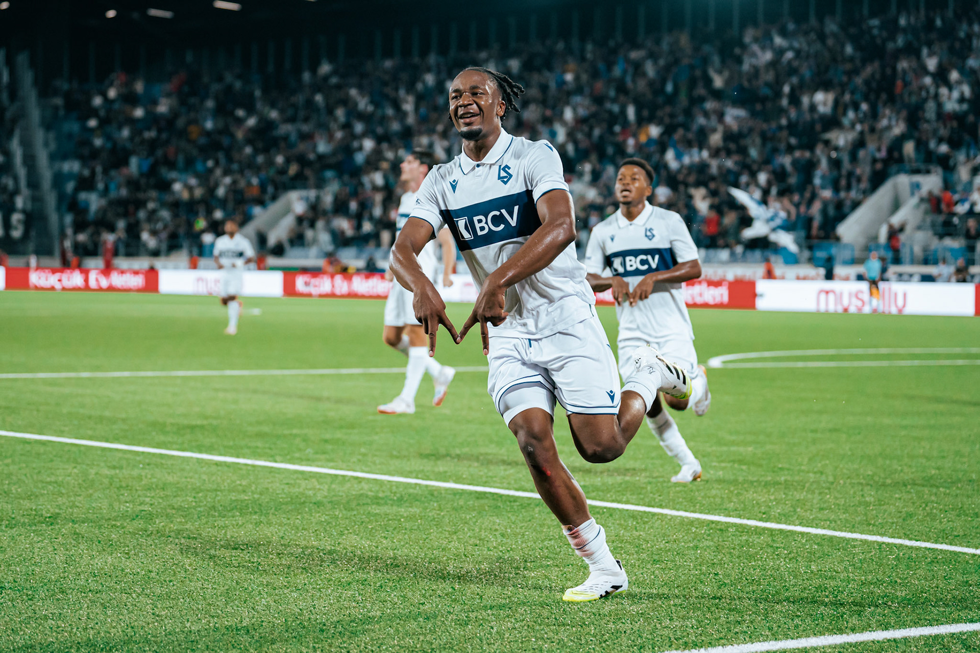 Match aller du tour de barrage de l’UEFA Europa Conference League 2025/26 opposant Lausanne-Sport et le Beşiktaş JK au Stade de la Tuilière. (Christian António/LibsVisuals.com)