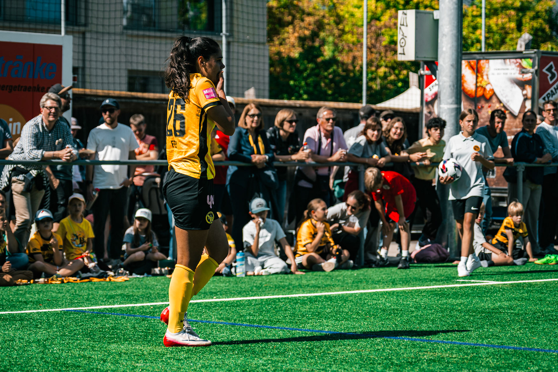 Match de l’AXA Women’s Super League opposant BSC YB Frauen et Servette FC Chênois Féminin au Spitalacker (Kunstrasenfeld), Bern. (Christian António/LibsVisuals.com)