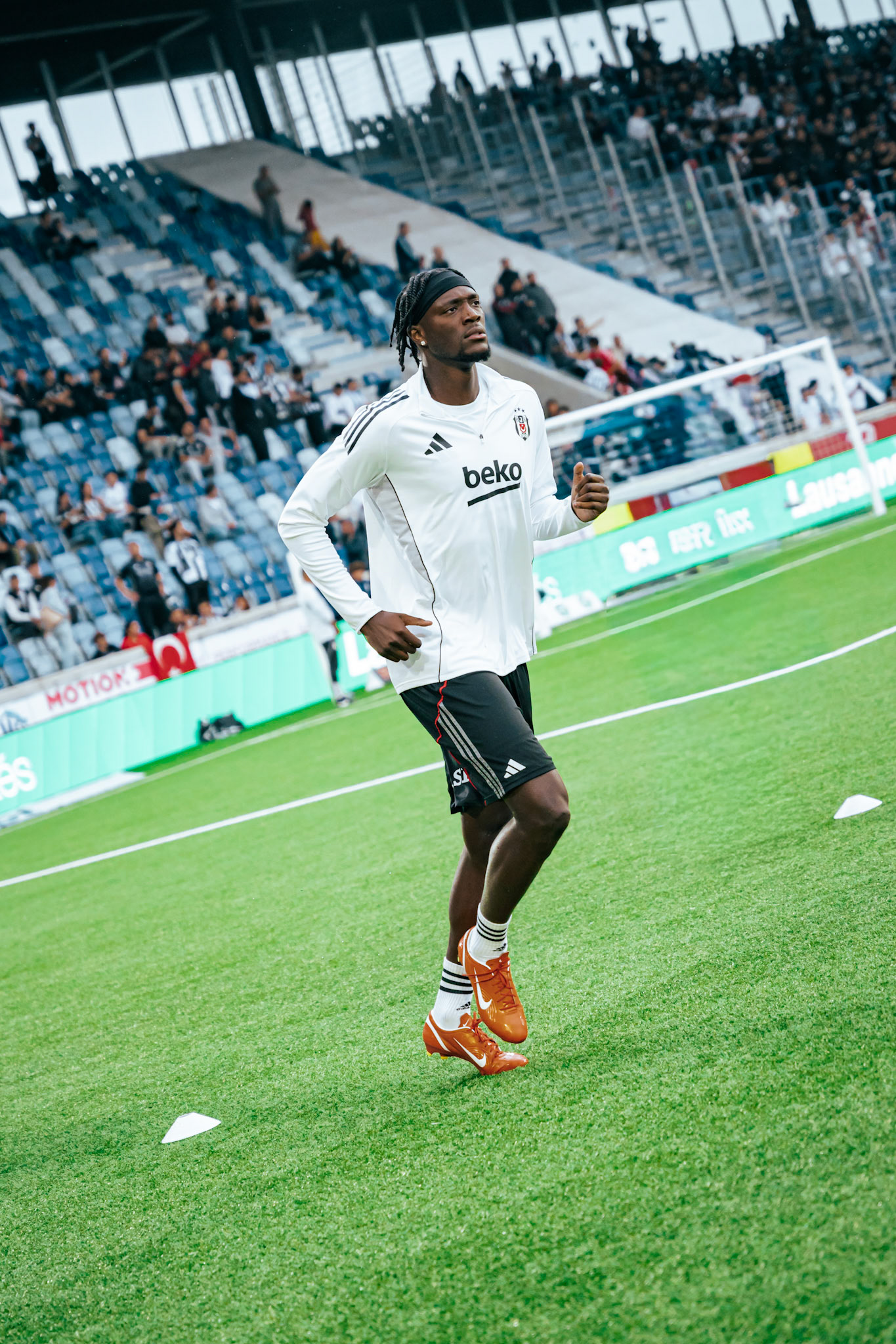 Match aller du tour de barrage de l’UEFA Europa Conference League 2025/26 opposant Lausanne-Sport et le Beşiktaş JK au Stade de la Tuilière. (Christian António/LibsVisuals.com)