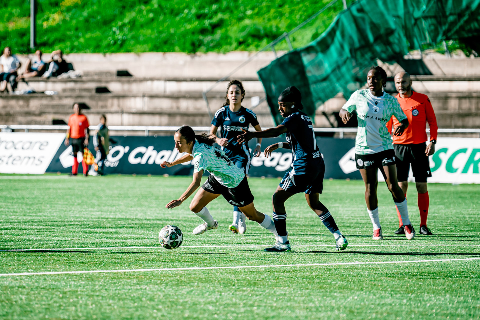 Match de championnat LNB (féminine) opposant l’Etoile Carouge FC à Yverdon Sport FC au Stade de la Fontenette à Carouge. (Christian António/LibsVisuals.com)