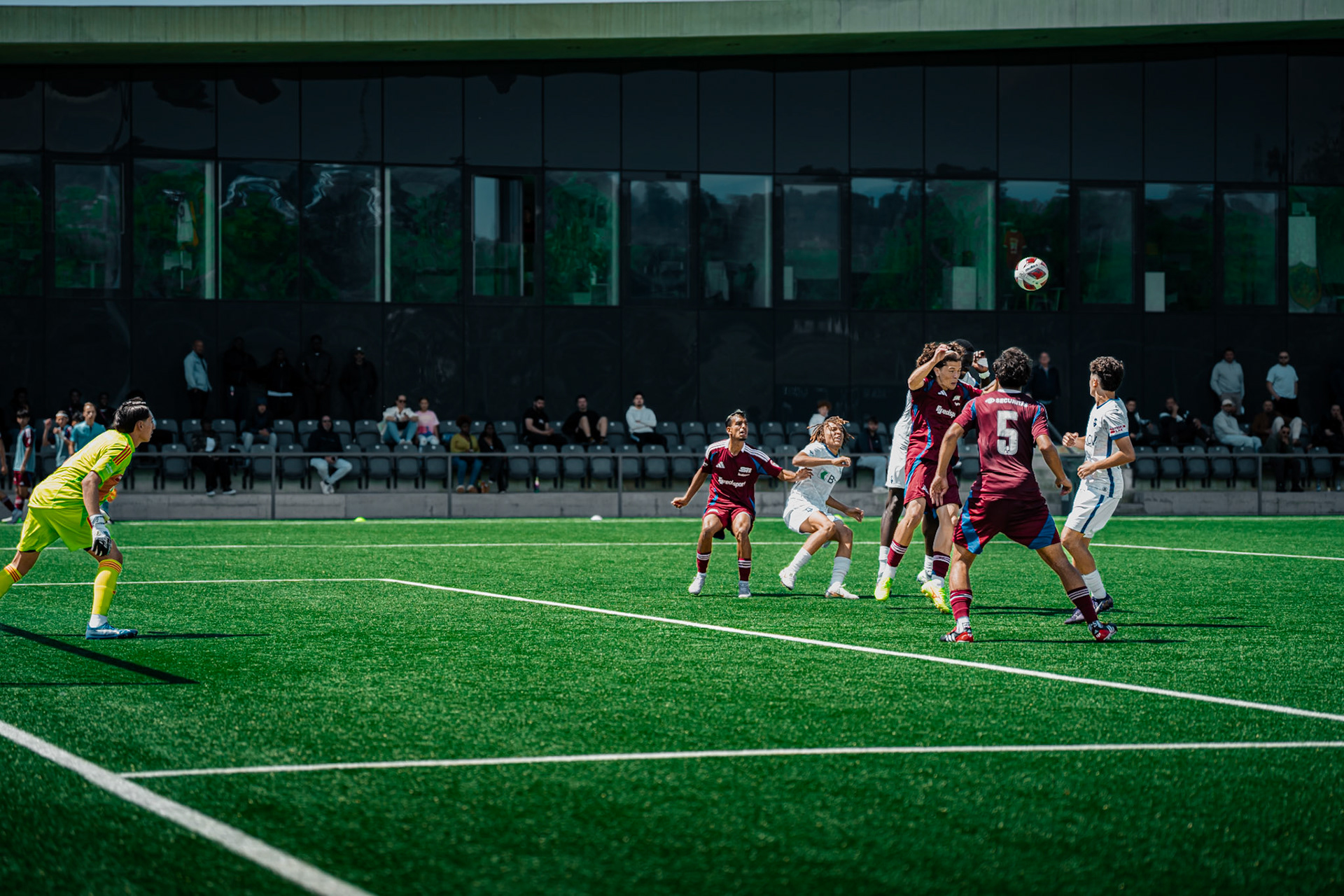 FC Lausanne-Sport M-17 et Servette FC M-17 au Centre sportif+ Stade de la Tuilière. (Christian António/LibsVisuals.com)