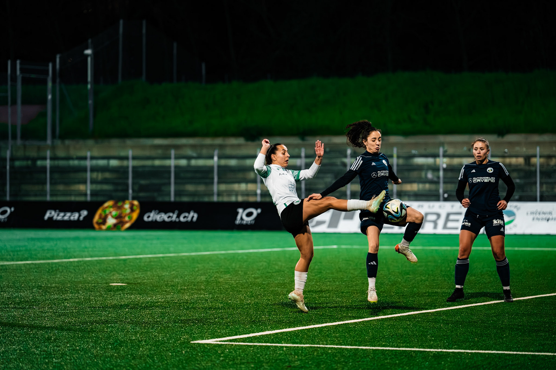 Etoile Carouge FC et Yverdon Sport FC au  Stade de la Fontenette (Christian António/LibsVisuals.com)