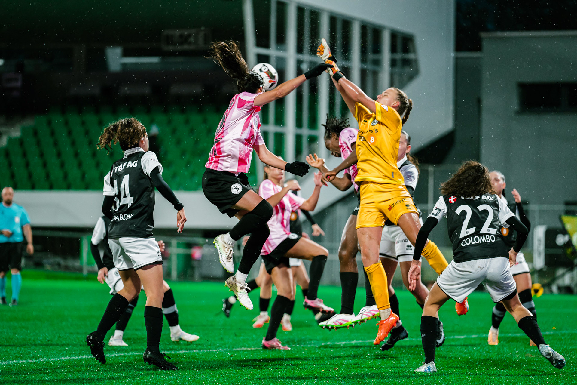 Match de championnat LNB féminine opposant Yverdon Sport FC et le FC Lugano au Stade Municipal, Yverdon-les-Bains. (Christian António / LibsVisuals.com)