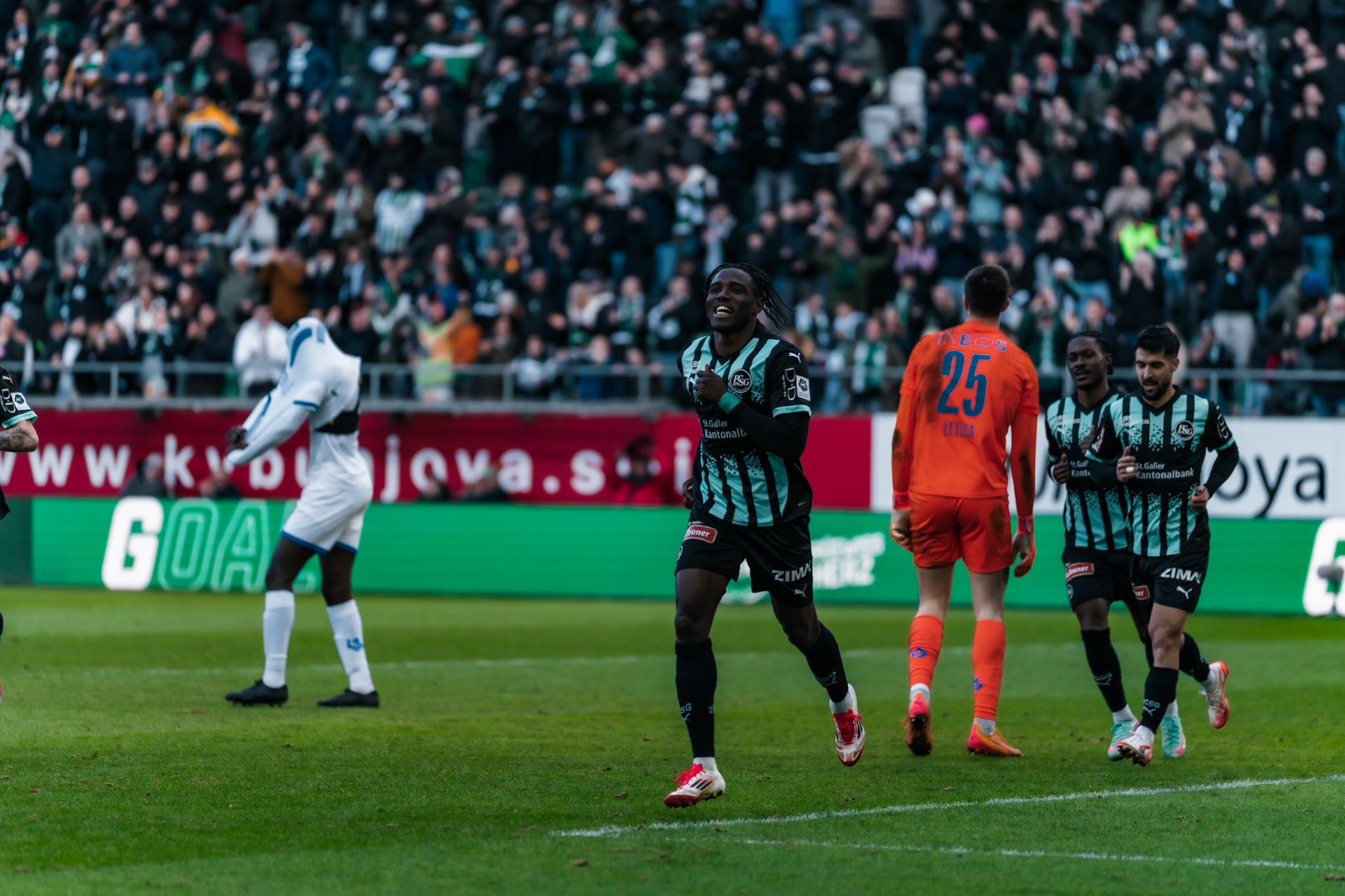 FC Saint-Gall 1879 et Lausanne-Sport FC au Kybunpark. (Christian António/LibsVisuals.com)