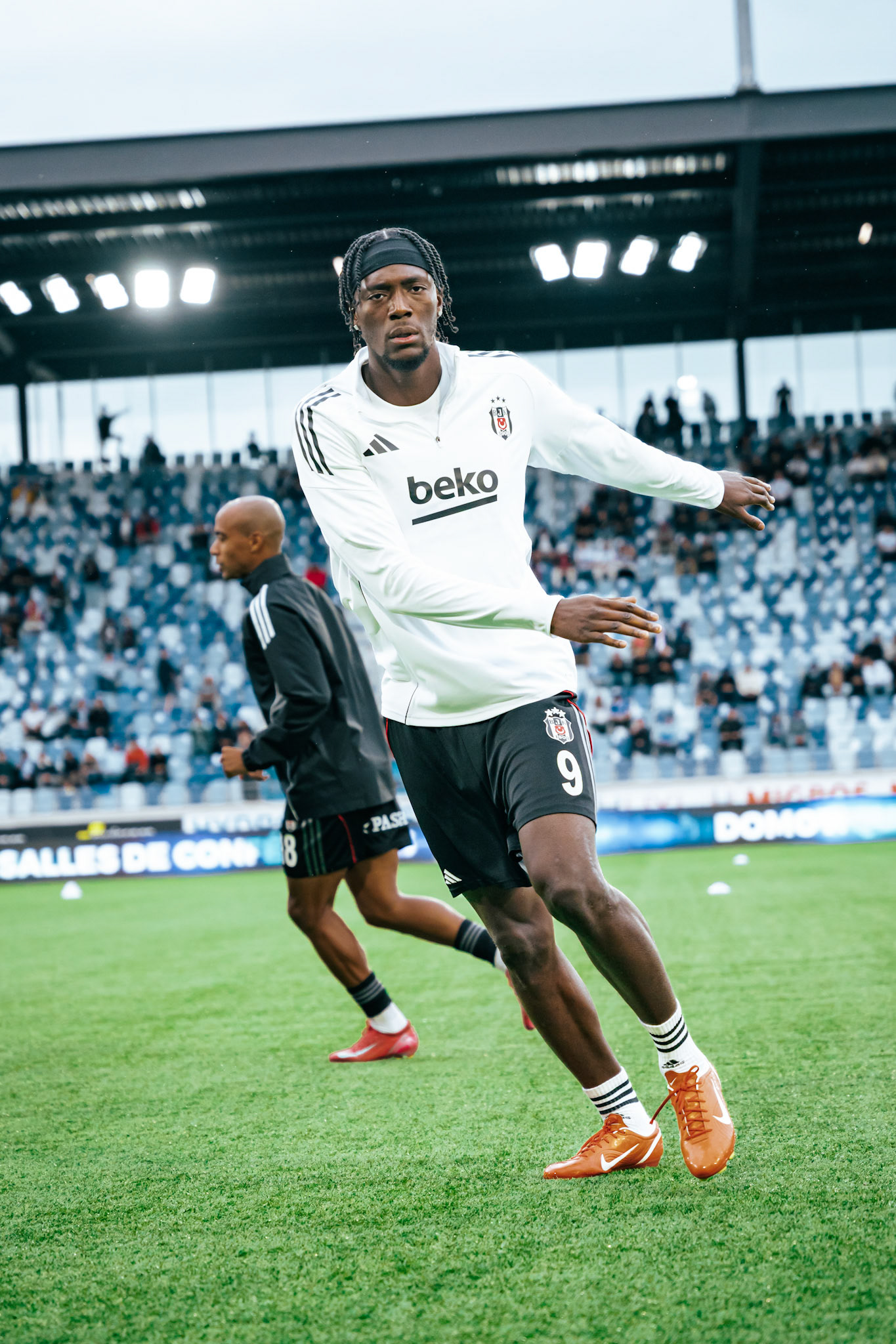 Match aller du tour de barrage de l’UEFA Europa Conference League 2025/26 opposant Lausanne-Sport et le Beşiktaş JK au Stade de la Tuilière. (Christian António/LibsVisuals.com)