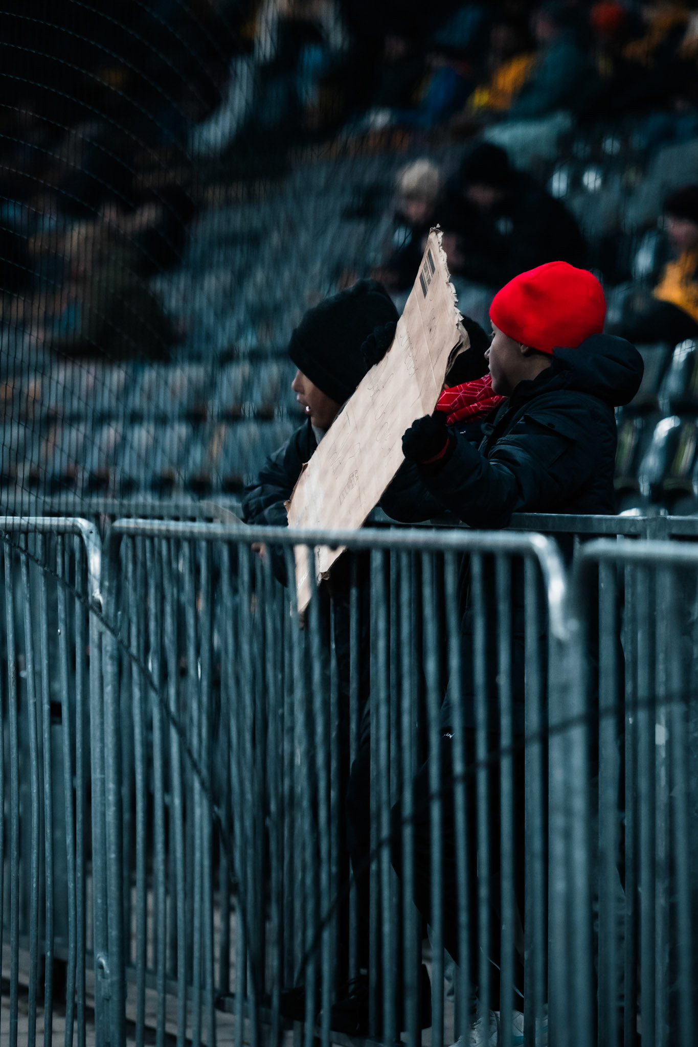 Spectateurs tenant une pancarte lors du match entre BSC Young Boys et FC Winterthur au Stadion Wankdorf. (Christian António/LibsVisuals.com)