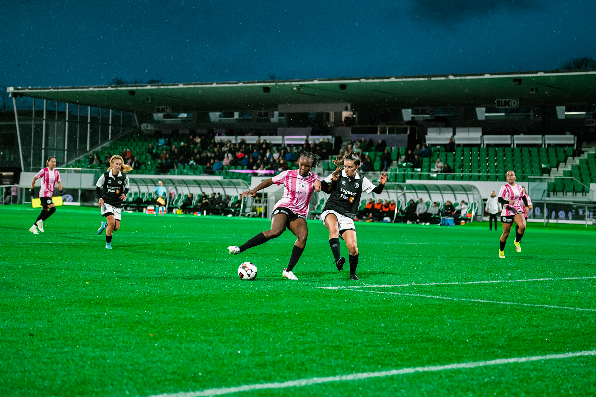 Match de championnat LNB féminine opposant Yverdon Sport FC et le FC Lugano au Stade Municipal, Yverdon-les-Bains. (Christian António / LibsVisuals.com)