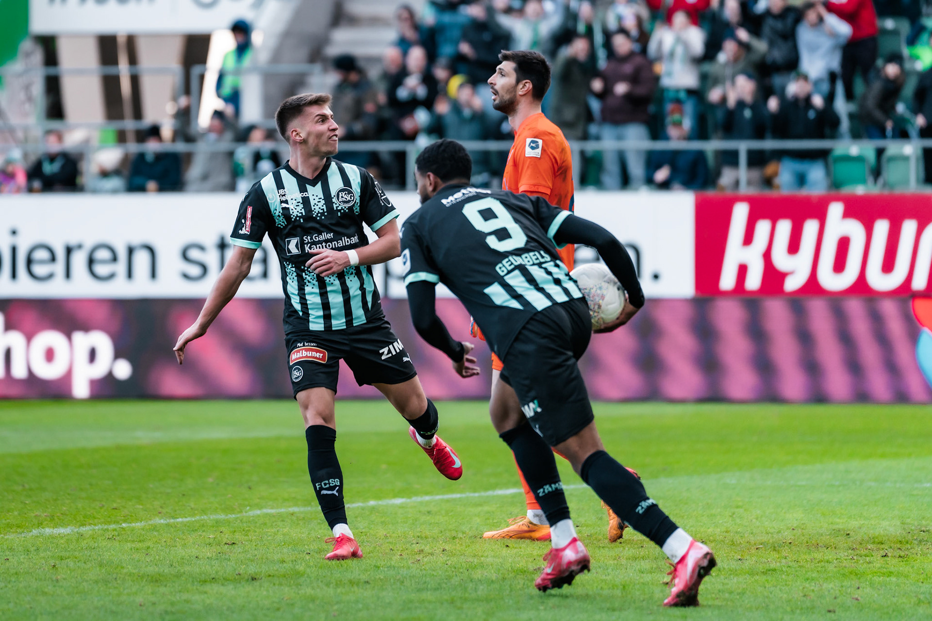 FC Saint-Gall 1879 et Lausanne-Sport FC au Kybunpark. (Christian António/LibsVisuals.com)