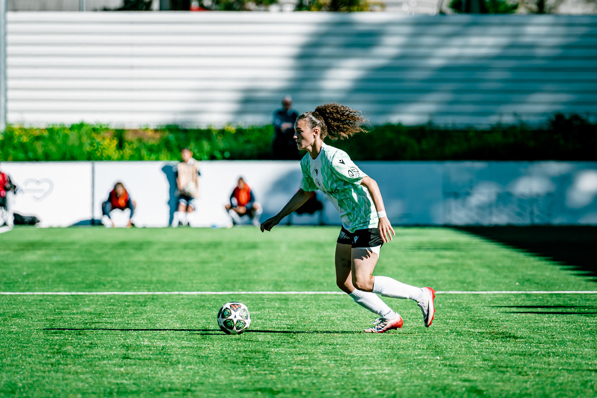 Match de championnat LNB (féminine) opposant l’Etoile Carouge FC à Yverdon Sport FC au Stade de la Fontenette à Carouge. (Christian António/LibsVisuals.com)