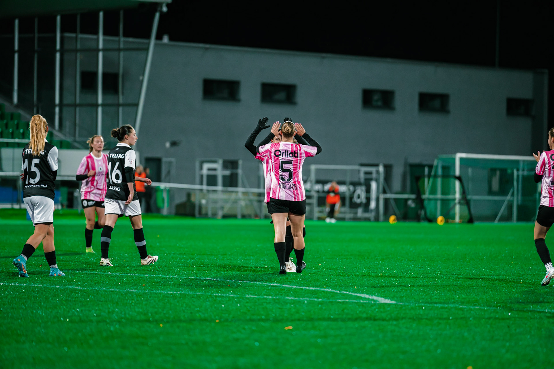 Match de championnat LNB féminine opposant Yverdon Sport FC et le FC Lugano au Stade Municipal, Yverdon-les-Bains. (Christian António / LibsVisuals.com)