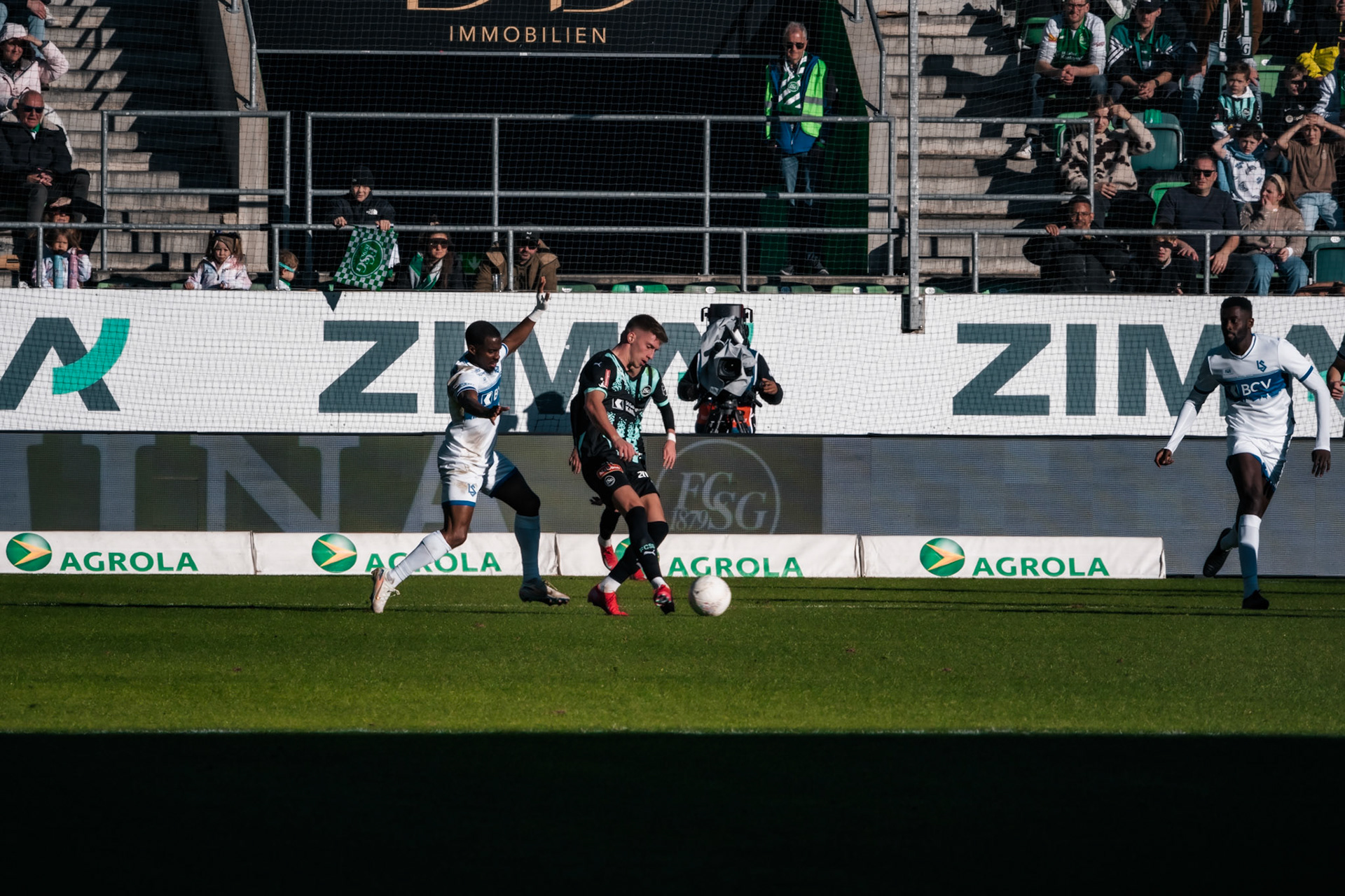 FC Saint-Gall 1879 et Lausanne-Sport FC au Kybunpark. (Christian António/LibsVisuals.com)