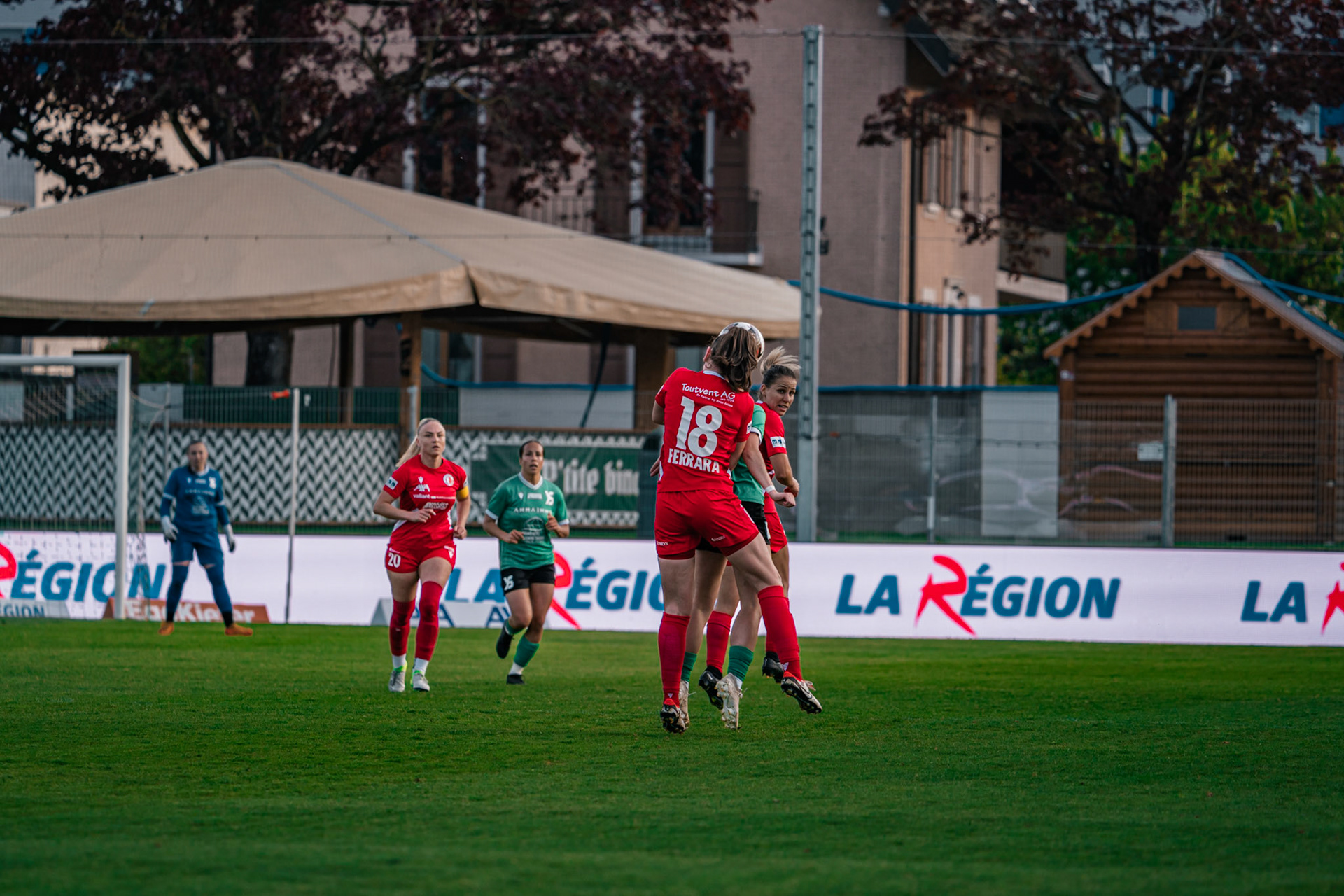 Yverdon Sport FC et Frauenteam Thun Berner-Oberland au Stade Municipal. (Christian António/LibsVisuals.com)