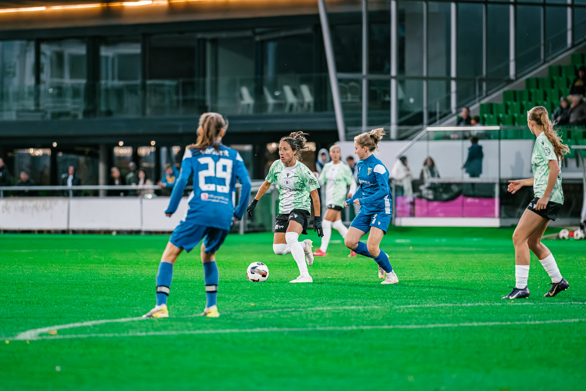 Match championnat LNB féminine opposant Yverdon Sport FC et FC Oerlikon/Polizei ZH 1 au Stade Municipal. (Christian António/LibsVisuals.com)