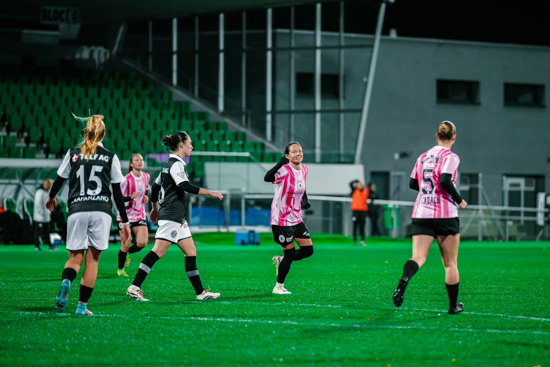 Match de championnat LNB féminine opposant Yverdon Sport FC et le FC Lugano au Stade Municipal, Yverdon-les-Bains. (Christian António / LibsVisuals.com)