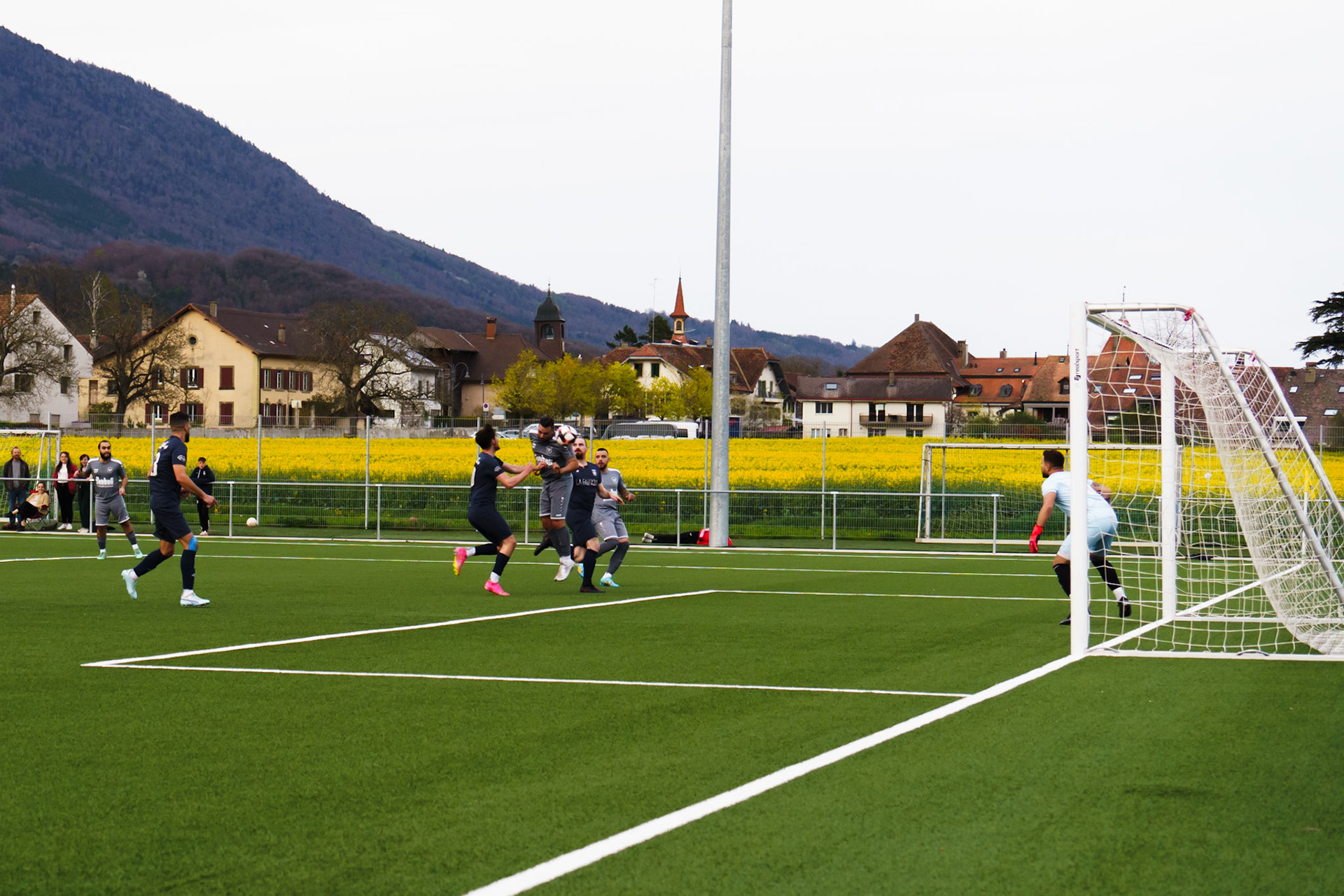 Match 2ème Ligue FC Champagne - FC Grandson-Tuileries au Terrain de Sport de Derrière-Ville à Champagne